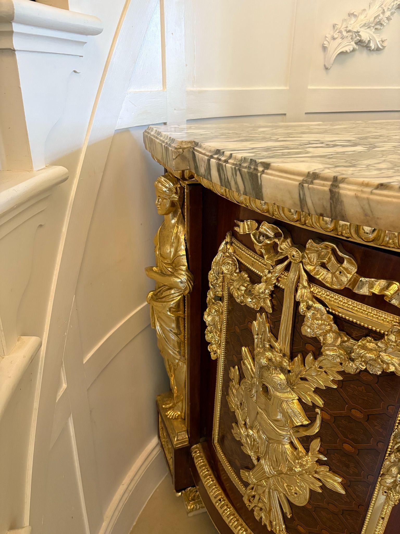 Antique Rare Fine Pair of French Marquetry and Gilt Bronze Mounted Commodes (Coppia di commodes francesi con intarsio e bronzo dorato) in vendita 2