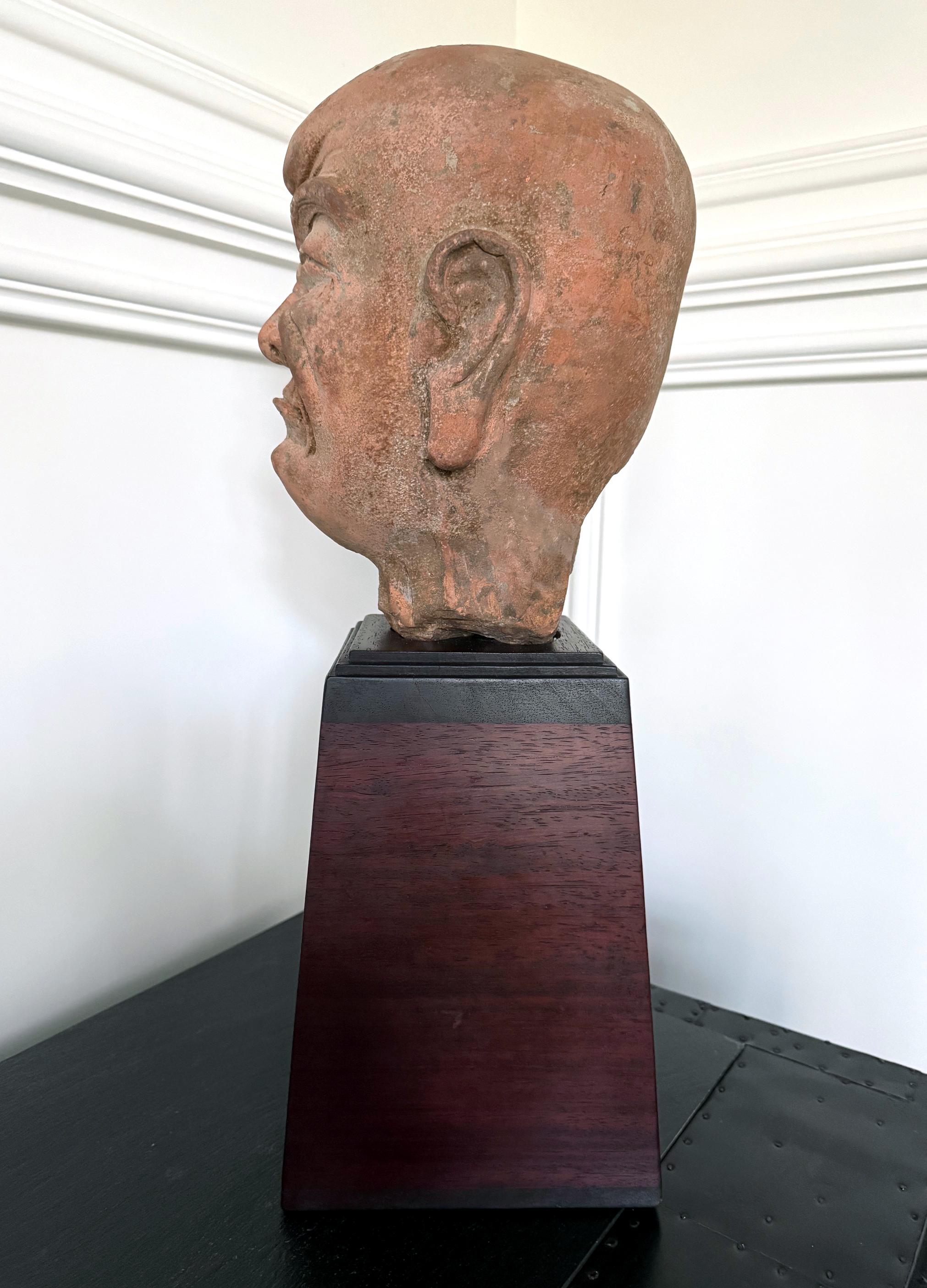 Antica e rara testa di Luohan in terracotta finemente modellata della Cina della dinastia Qing in vendita 1