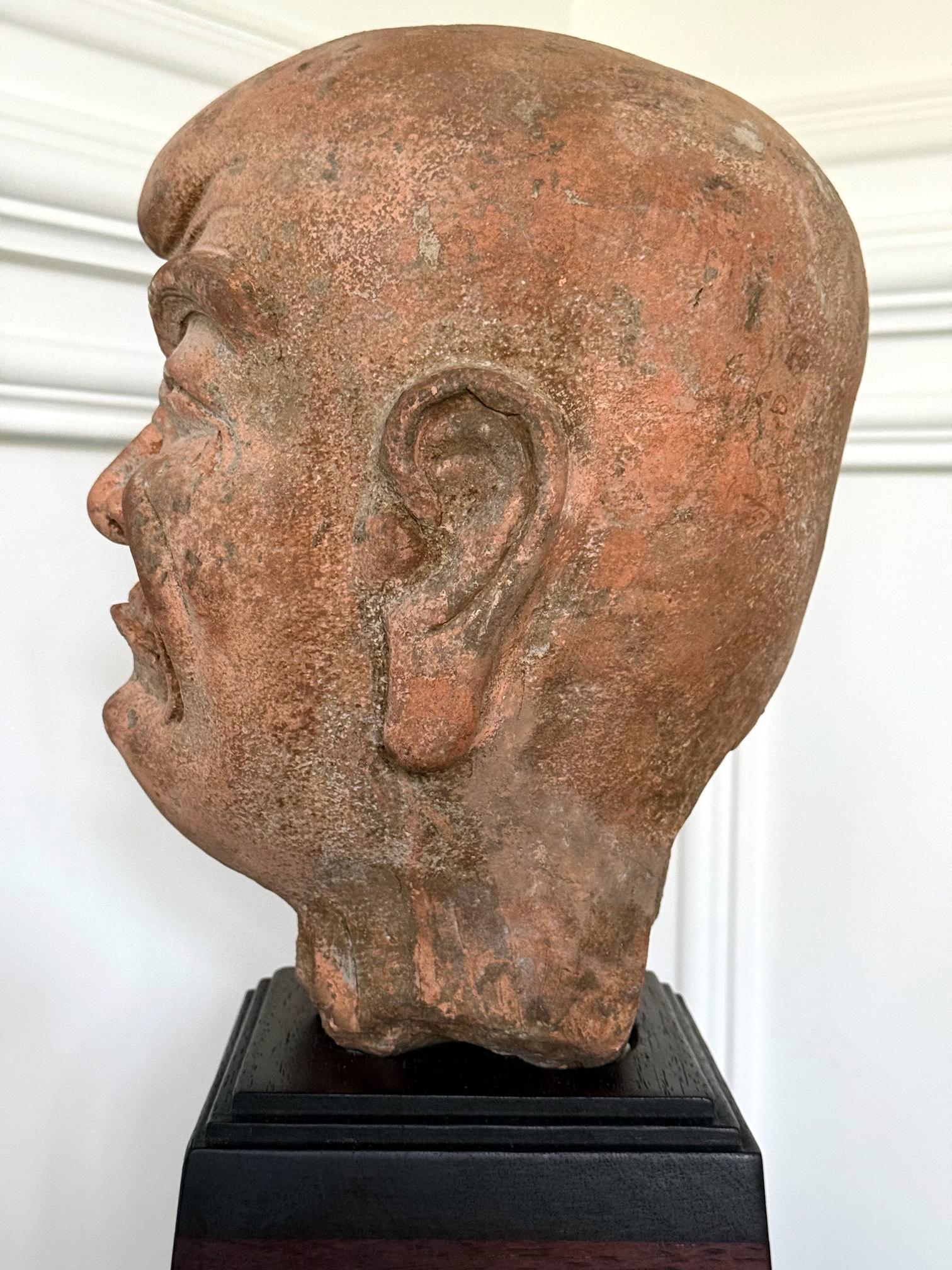 Antica e rara testa di Luohan in terracotta finemente modellata della Cina della dinastia Qing in vendita 2