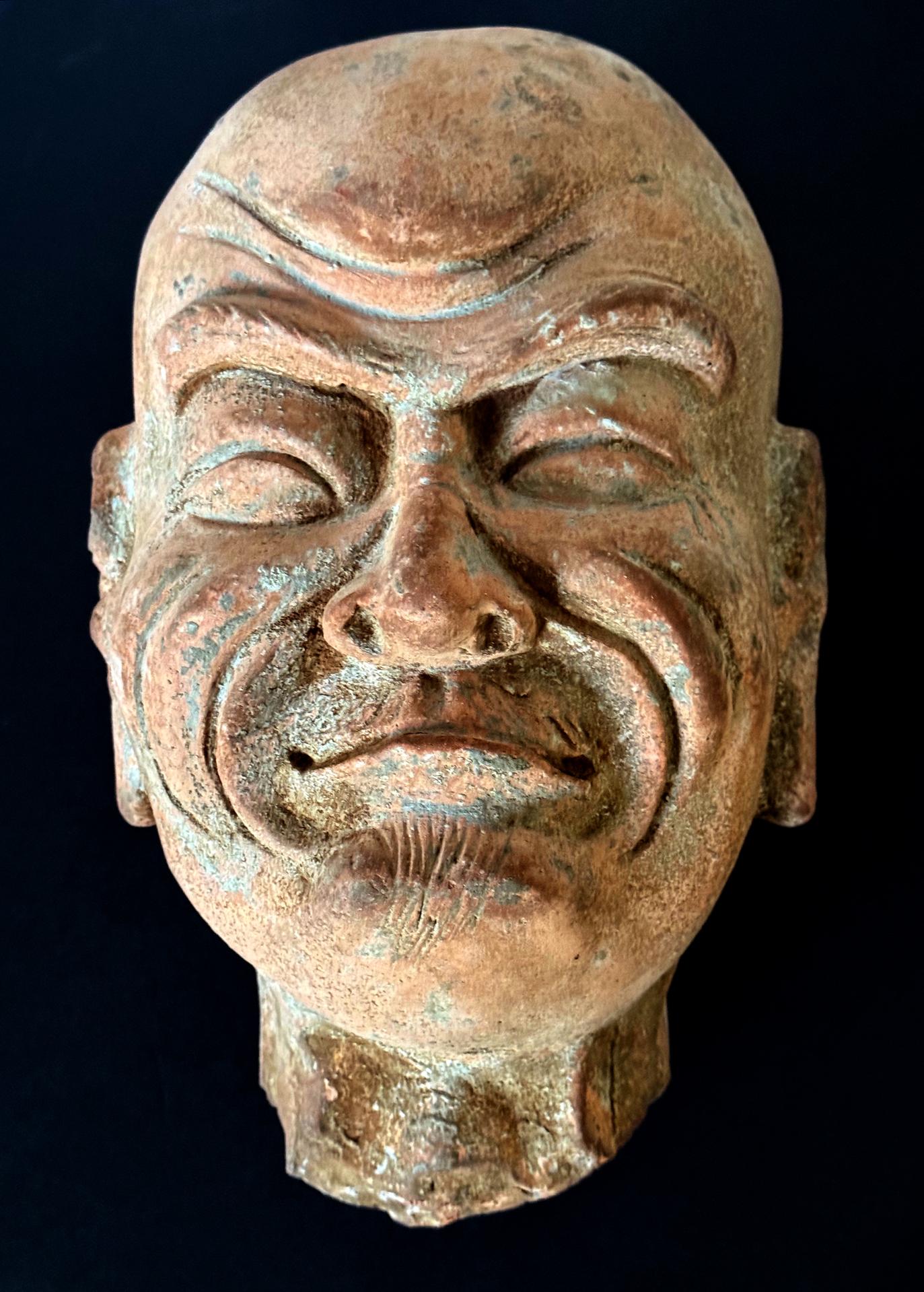 Antica e rara testa di Luohan in terracotta finemente modellata della Cina della dinastia Qing in vendita 6