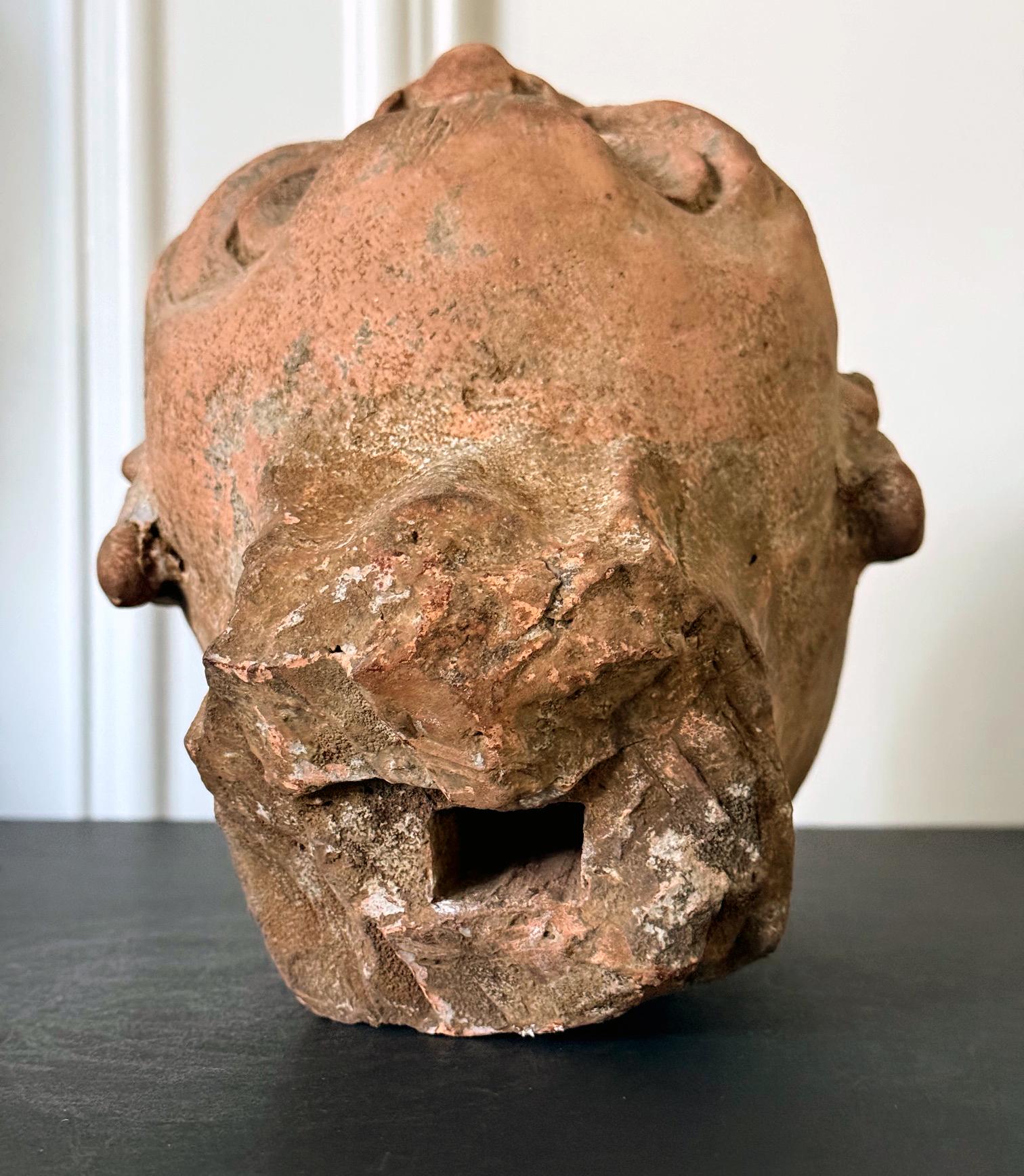 Antica e rara testa di Luohan in terracotta finemente modellata della Cina della dinastia Qing in vendita 7