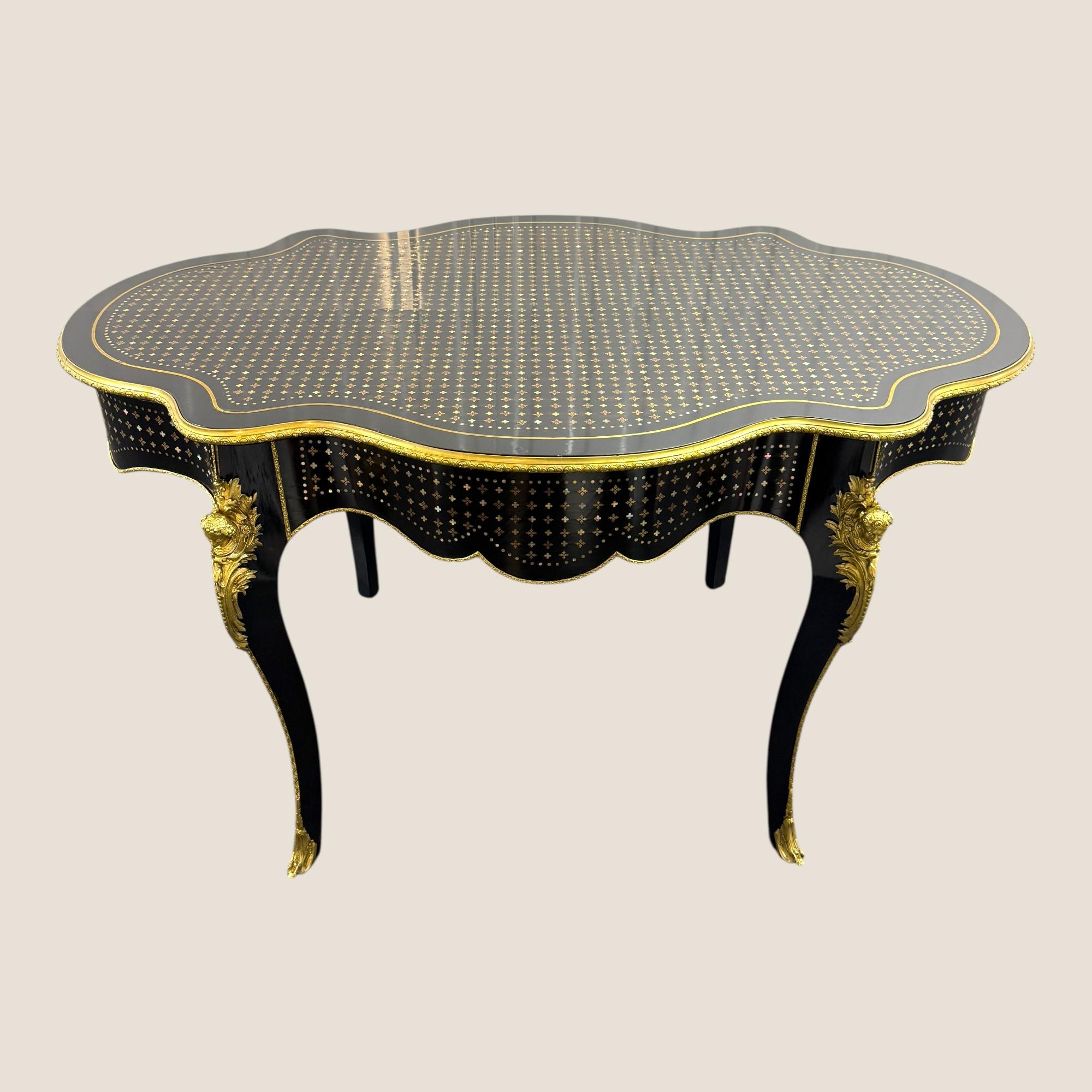 Antique Rare French Napoleon III A La Reine Boulle Brass Serpentine Center Table en vente 9
