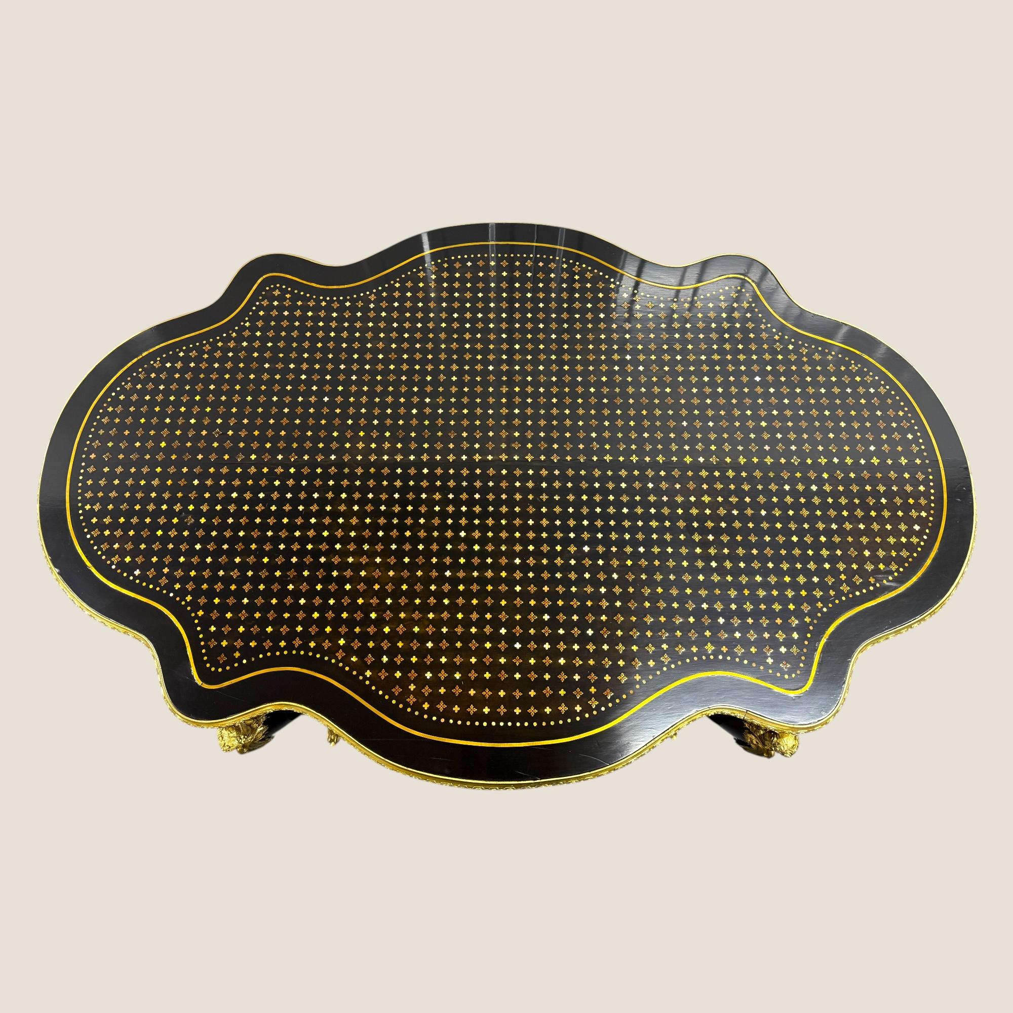 Antique Rare French Napoleon III A La Reine Boulle Brass Serpentine Center Table Bon état - En vente à King's Lynn, GB