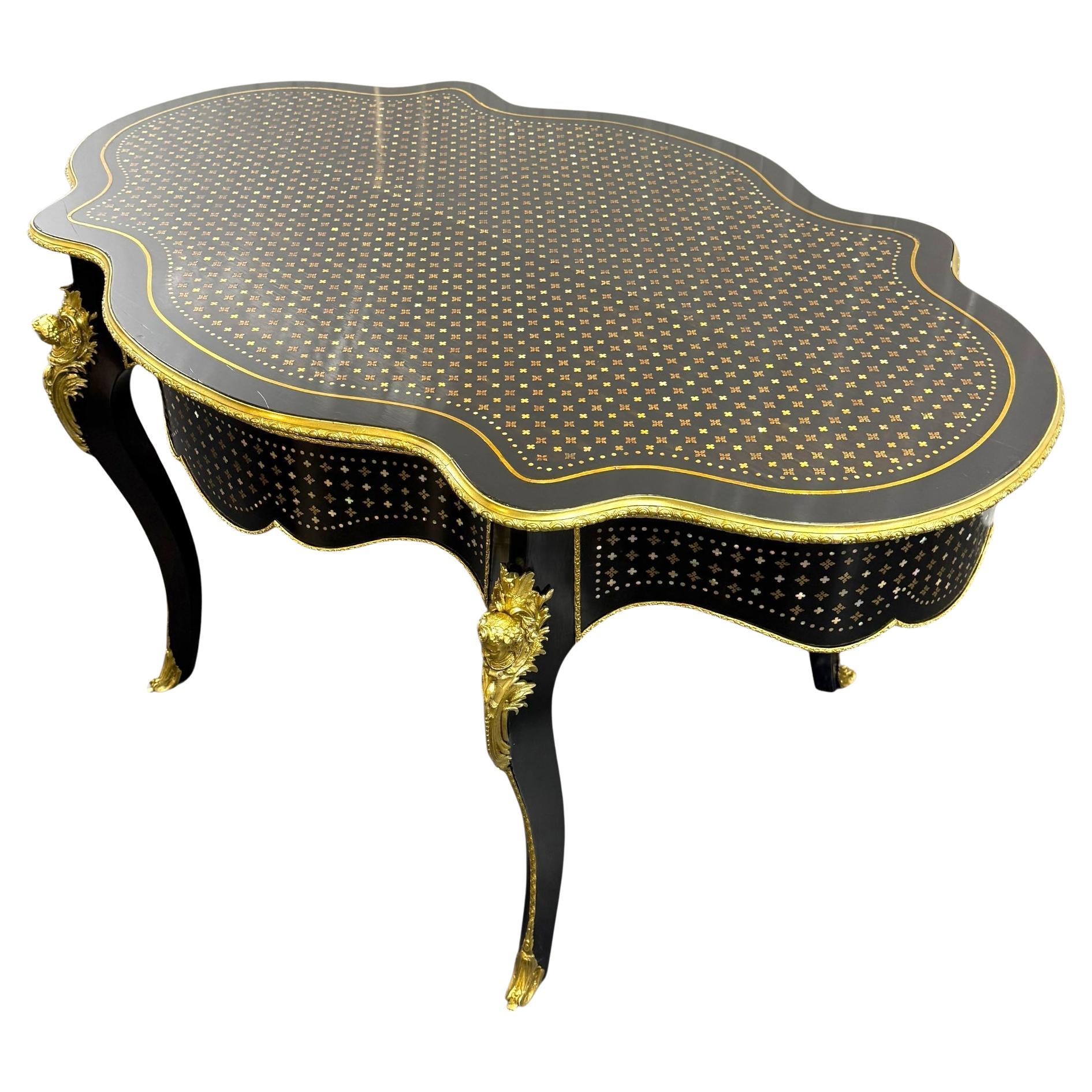Antique Rare French Napoleon III A La Reine Boulle Brass Serpentine Center Table en vente