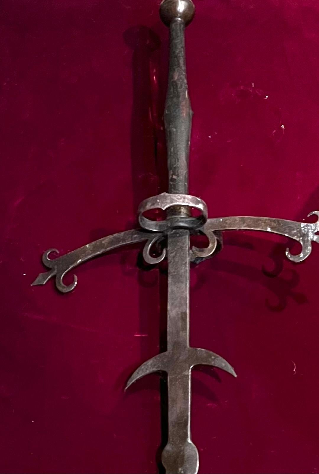 Rare épée gothique à deux mains du 16e siècle Allemagne en vente 2