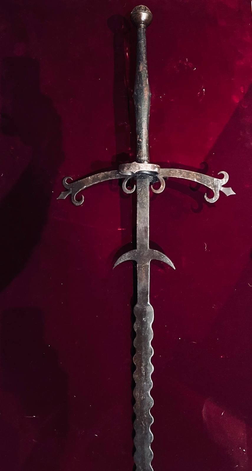 Rare épée gothique à deux mains du 16e siècle Allemagne en vente 5