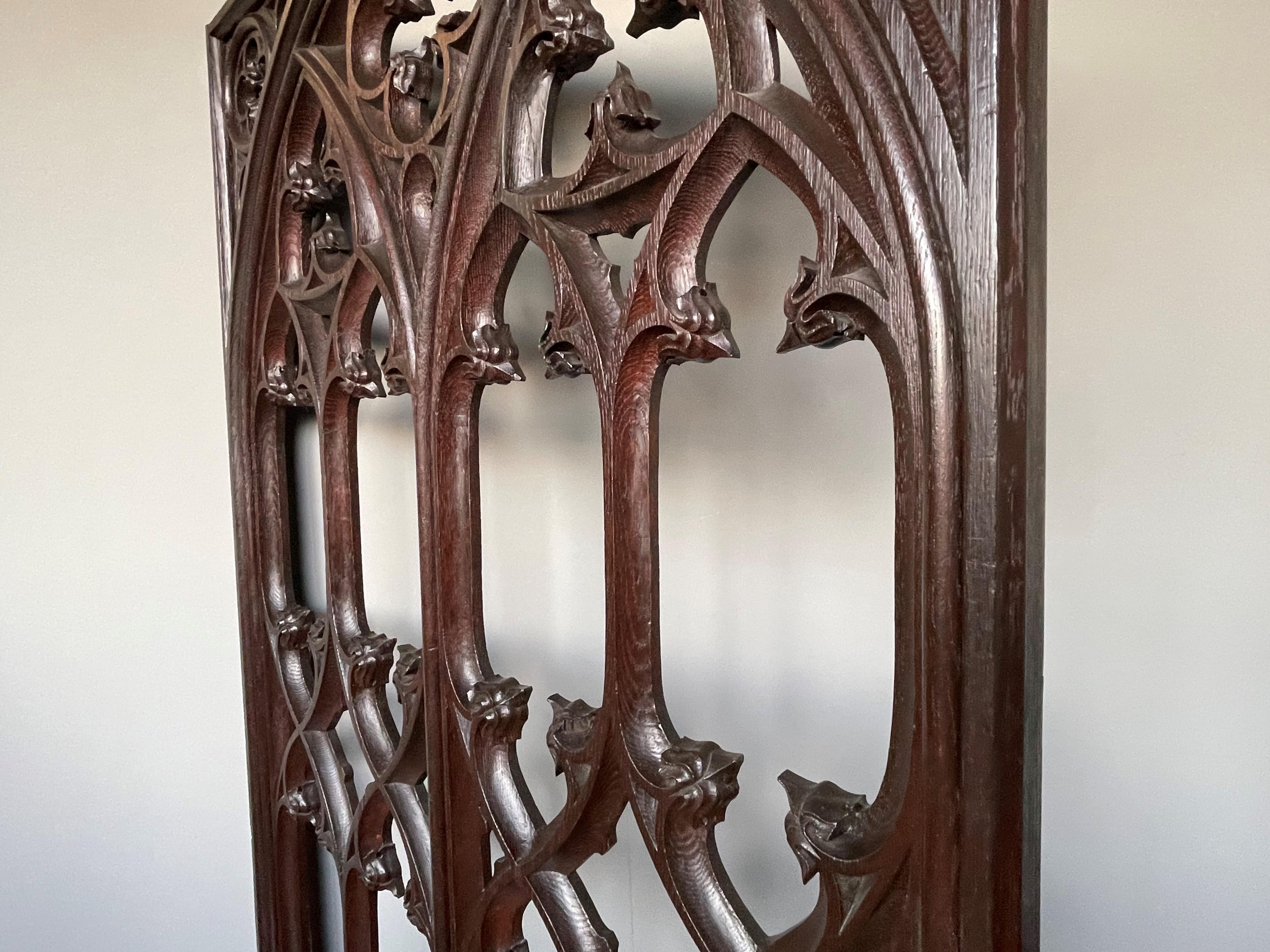 Antique & Rare Hand Carved Oak Gothic Revival Church or Monastery Window Frame In Good Condition In Lisse, NL