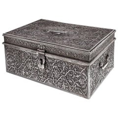Coffre à trésor ou coffret en argent massif indien rare et ancien:: vers 1880