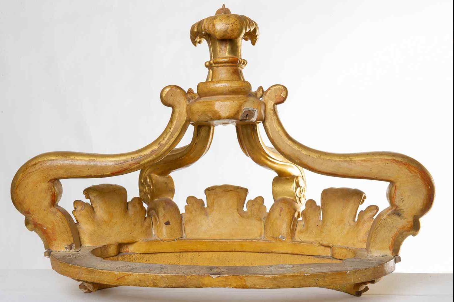 Italian  Gilded Antique Crown Wooden Sculpture