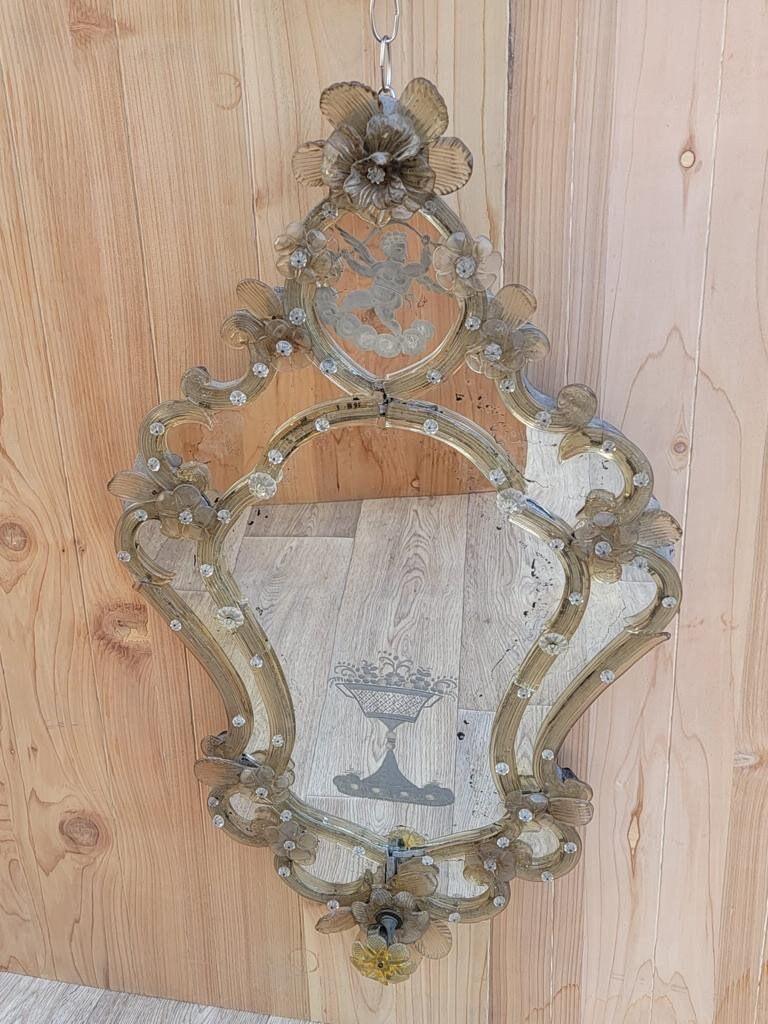 Fait main Rare miroir mural vénitien ancien en verre à fleurs gravé - Lot de 2  en vente