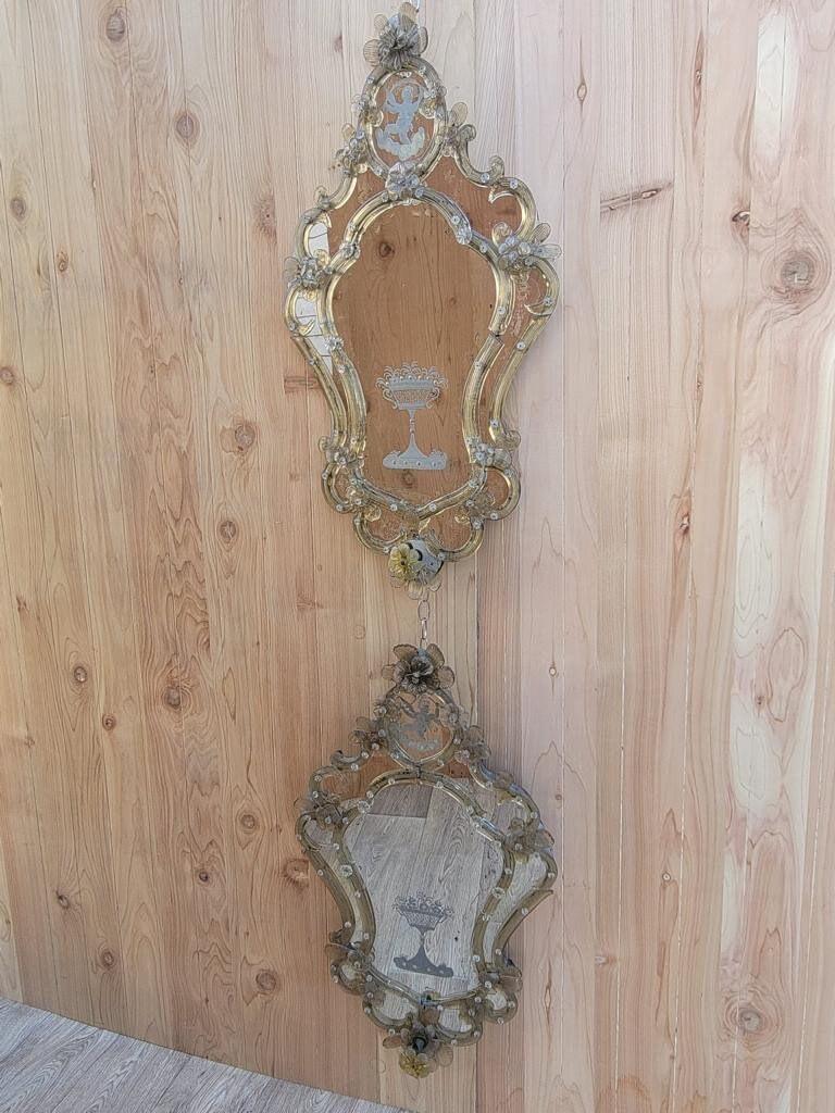 Verre Rare miroir mural vénitien ancien en verre à fleurs gravé - Lot de 2  en vente