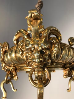 Monumentale grande lampada ad olio scultorea neo-classica in bronzo dorato