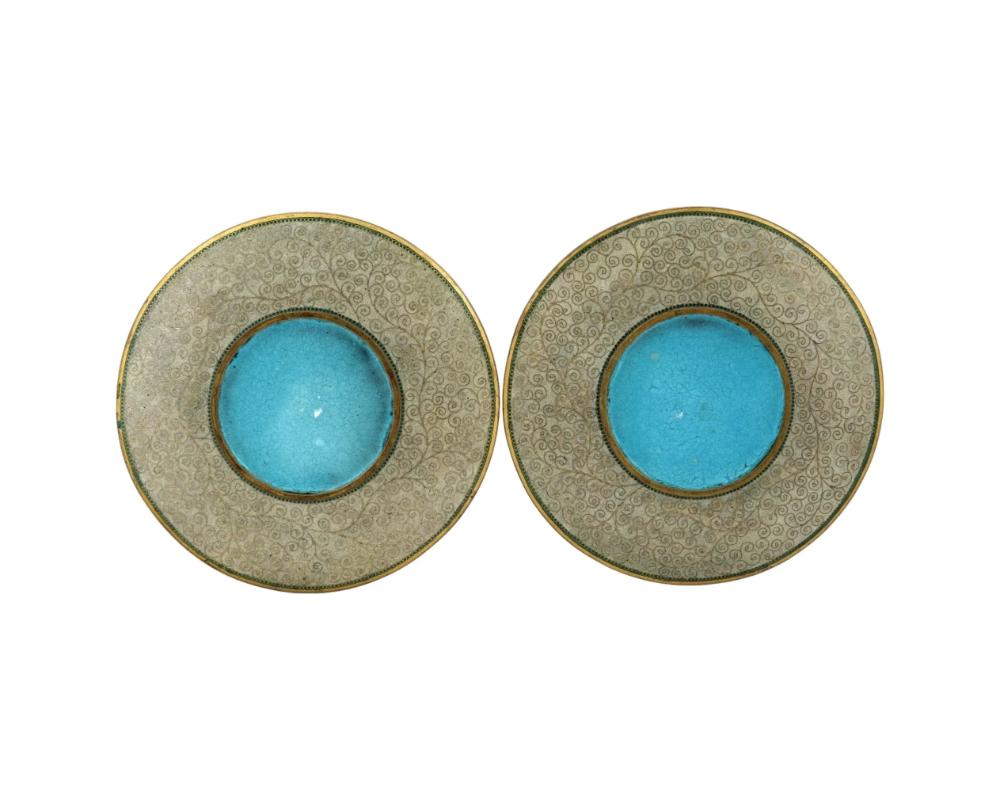 Antiguo Raro Par Japonés Cloisonné Esmalte Oro Piedra Mariposa Placas Atribu en Bueno estado para la venta en New York, NY