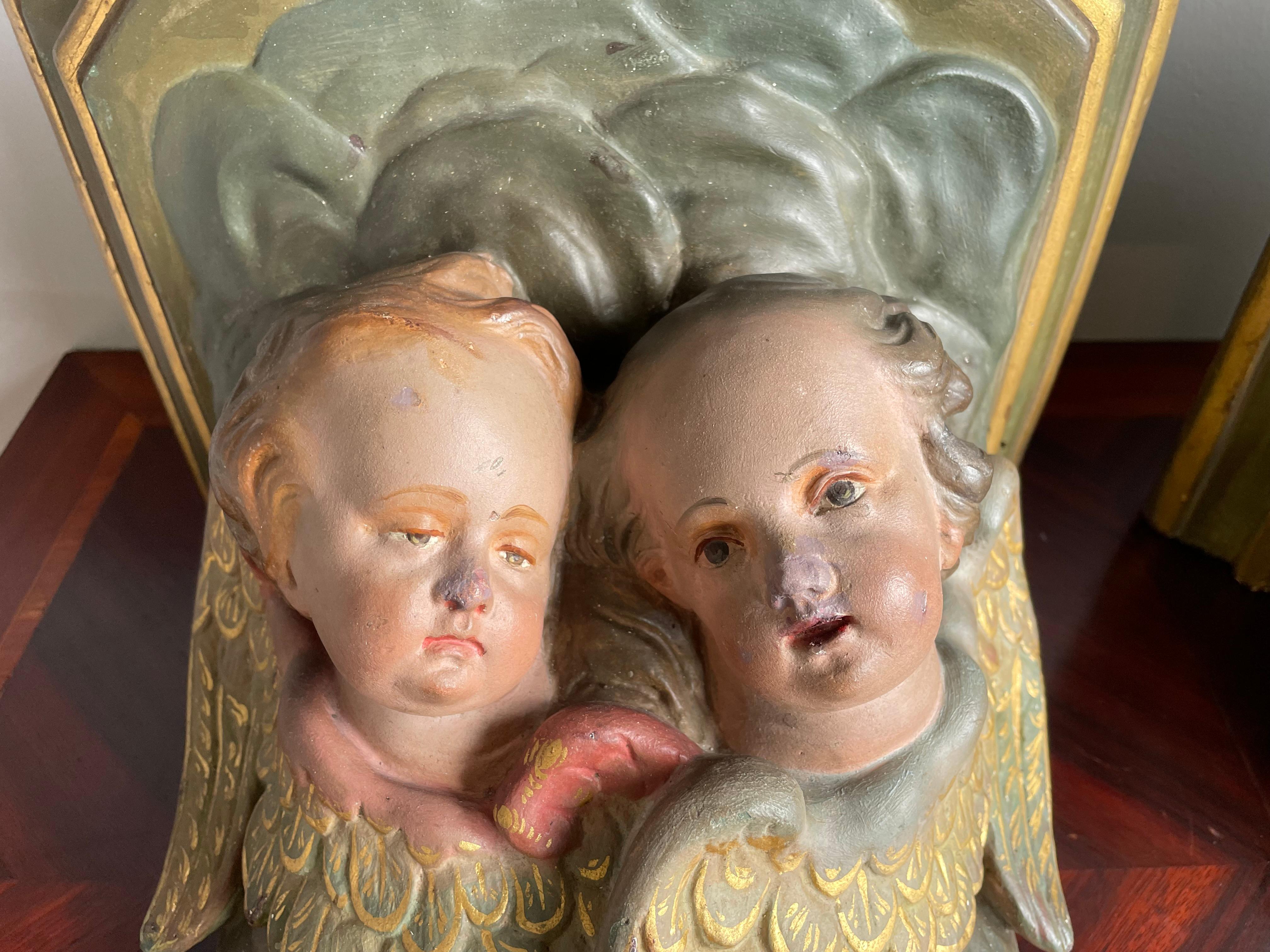 Paire de supports d'église anciens et rares pour statues de saints avec sculptures d'anges en vente 5