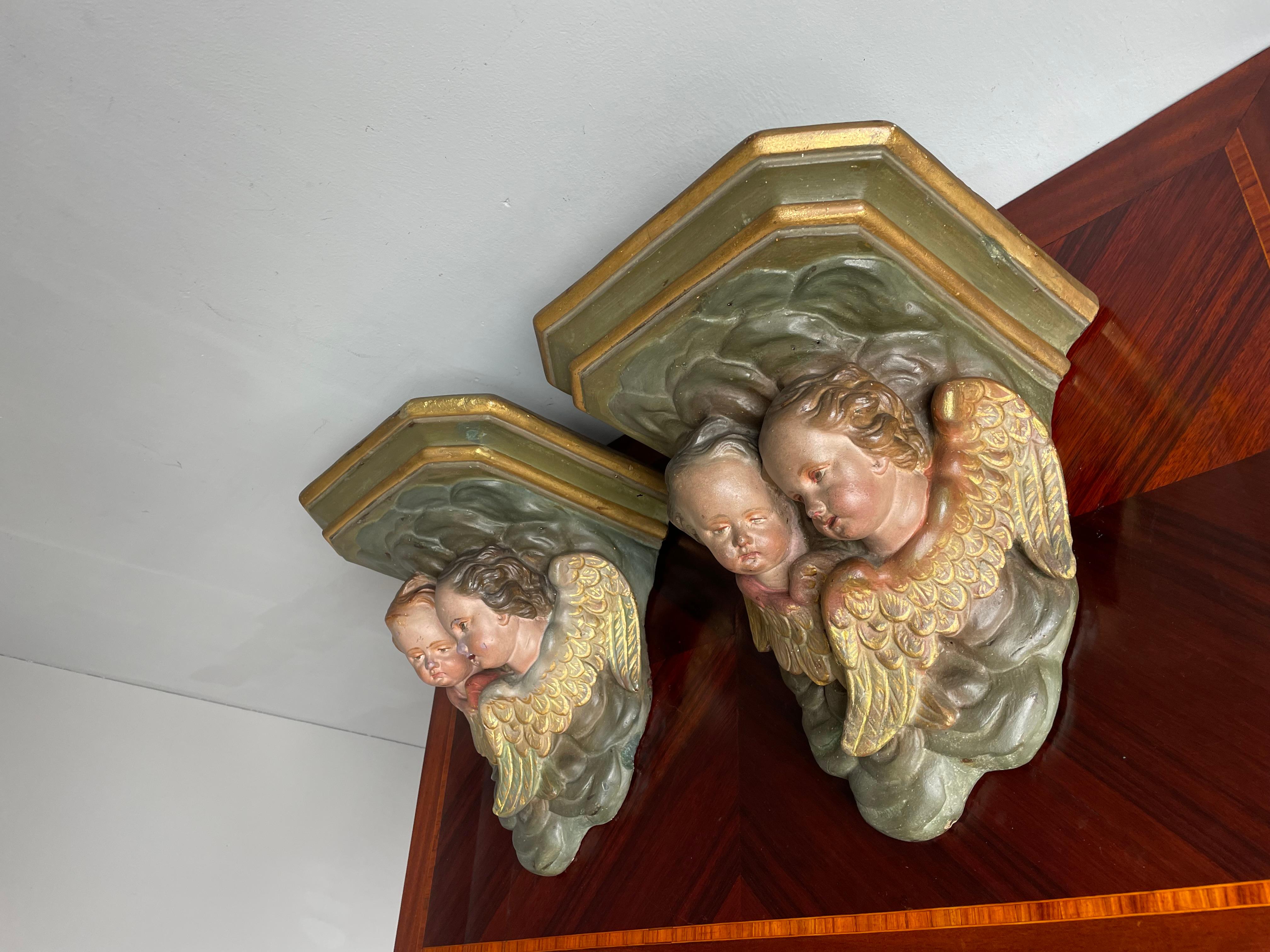 Paire de supports d'église anciens et rares pour statues de saints avec sculptures d'anges en vente 7