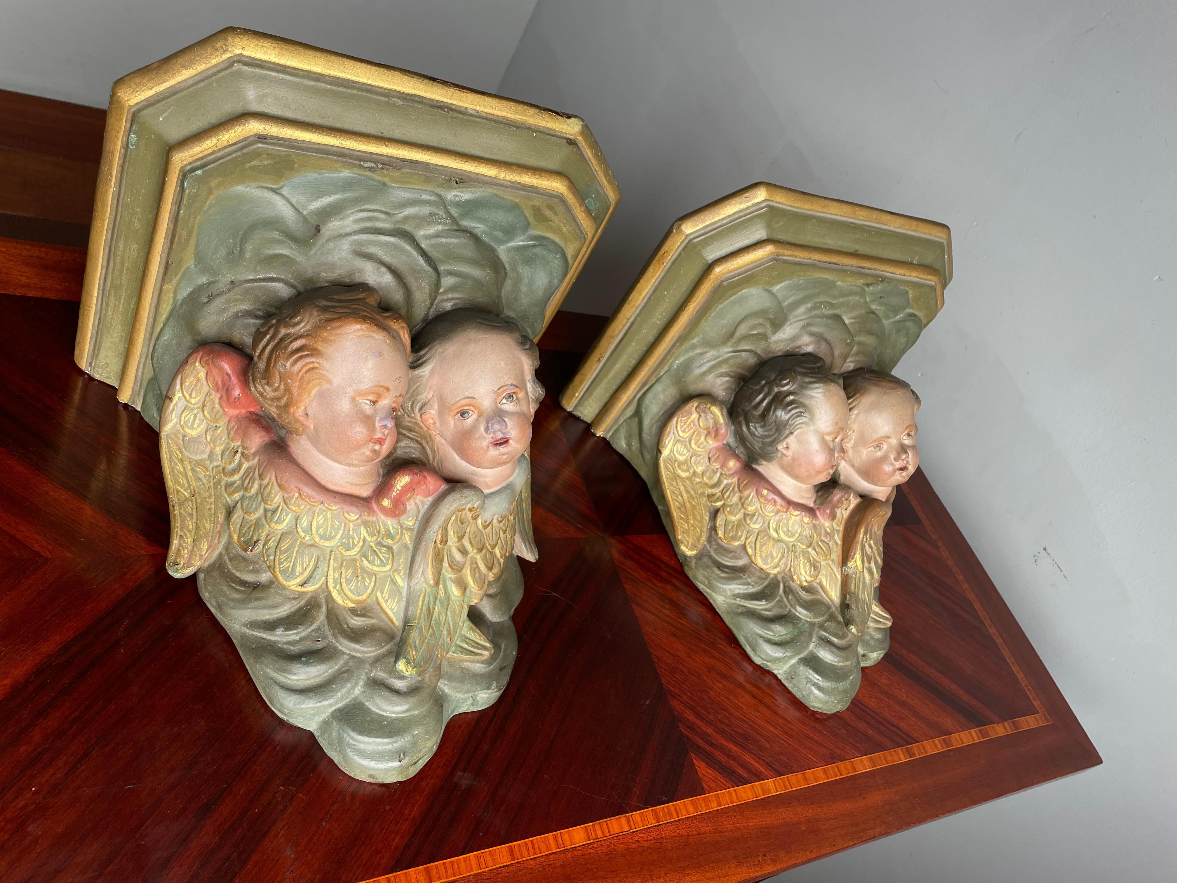 Paire de supports d'église anciens et rares pour statues de saints avec sculptures d'anges en vente 8
