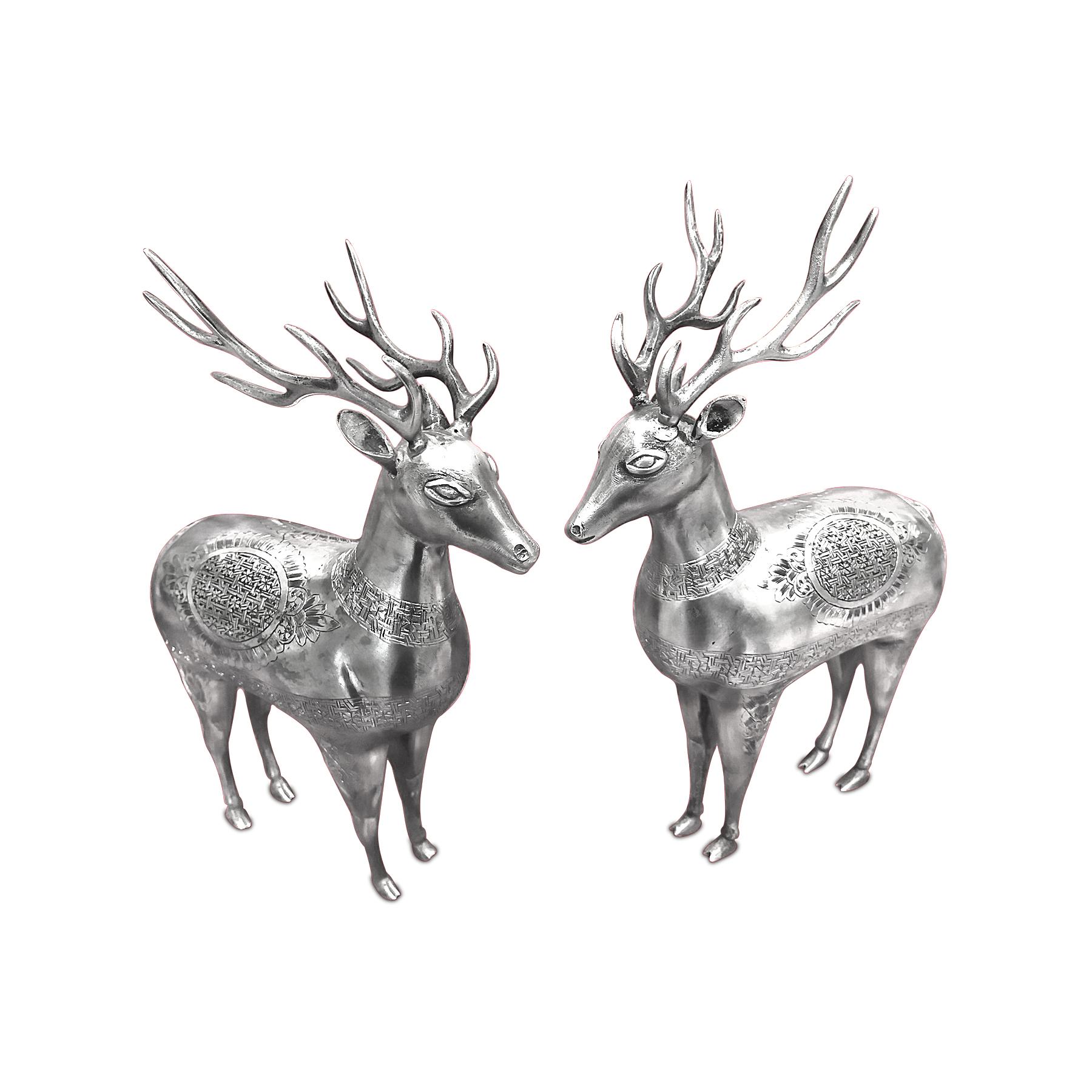 These extremely unique deers 0.84 karot silver. They are very old and unique and beautifully hand carved. 
Weight: 1190 grams
Width:2”
Length :7”
Height :10”