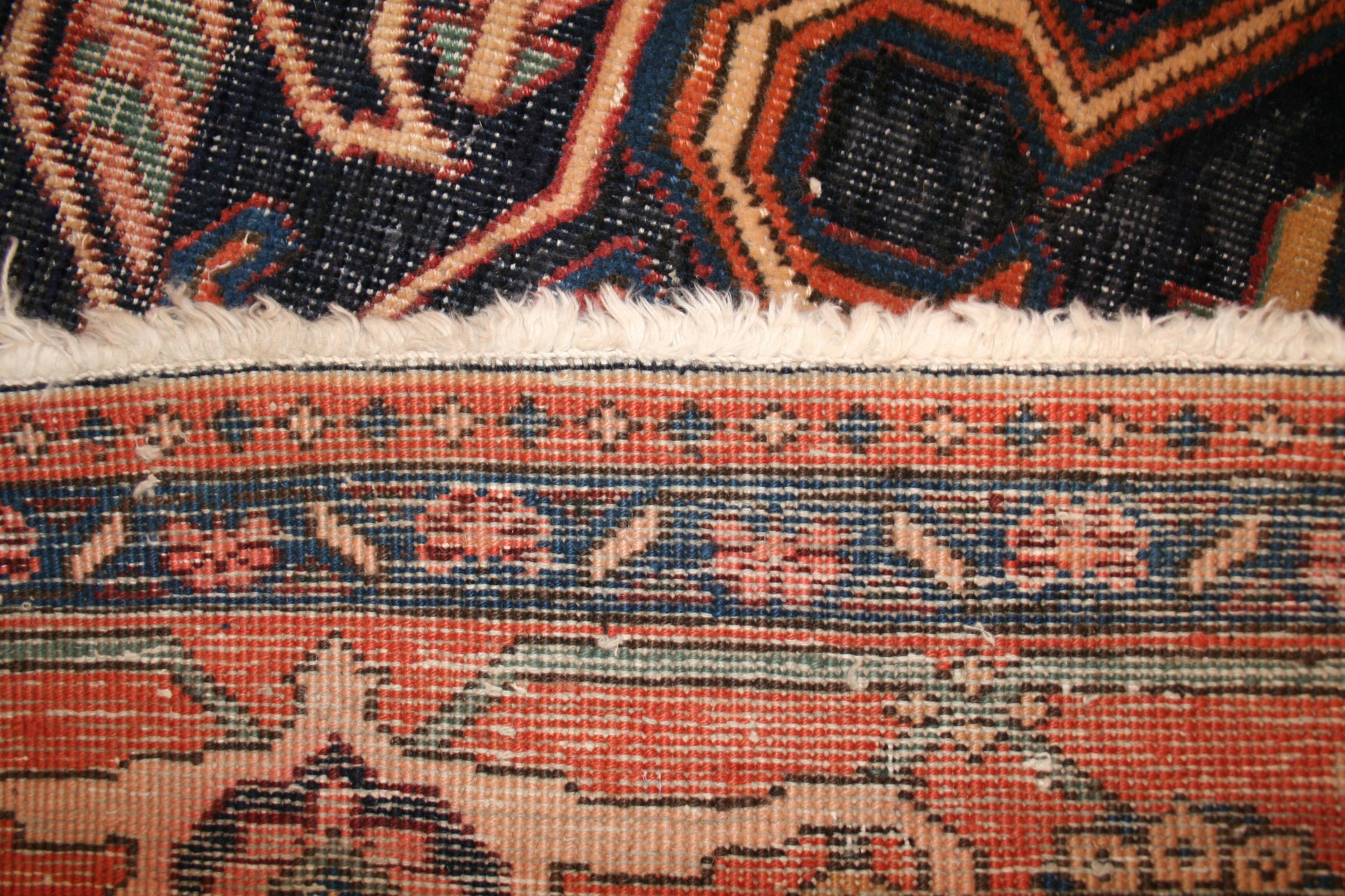 Antiker Sarab-Teppich mit weißem Grund in seltener Größe (Handgeknüpft) im Angebot