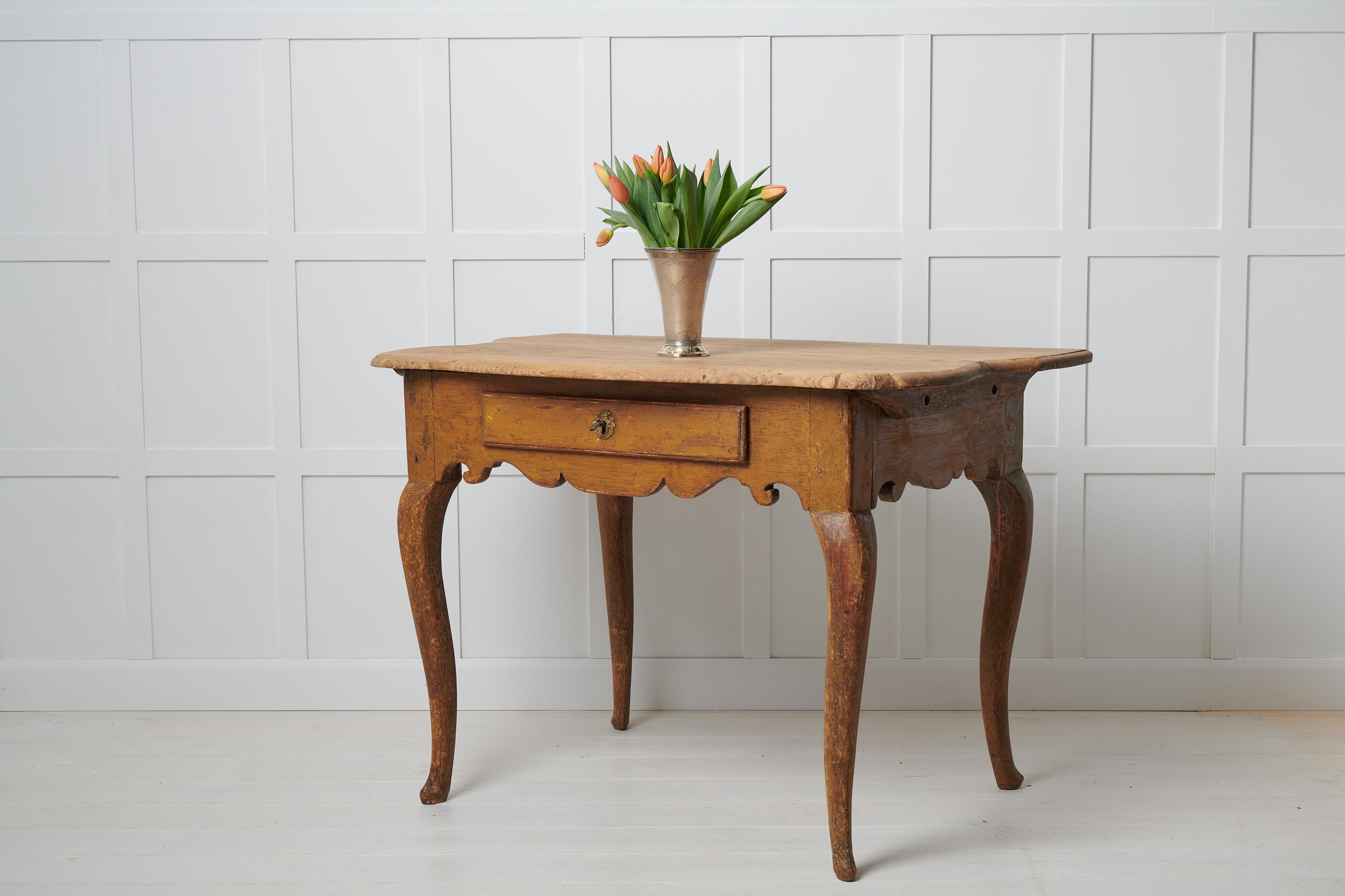Antique Rare Swedish Baroque Pine Wall Table In Good Condition In Kramfors, SE
