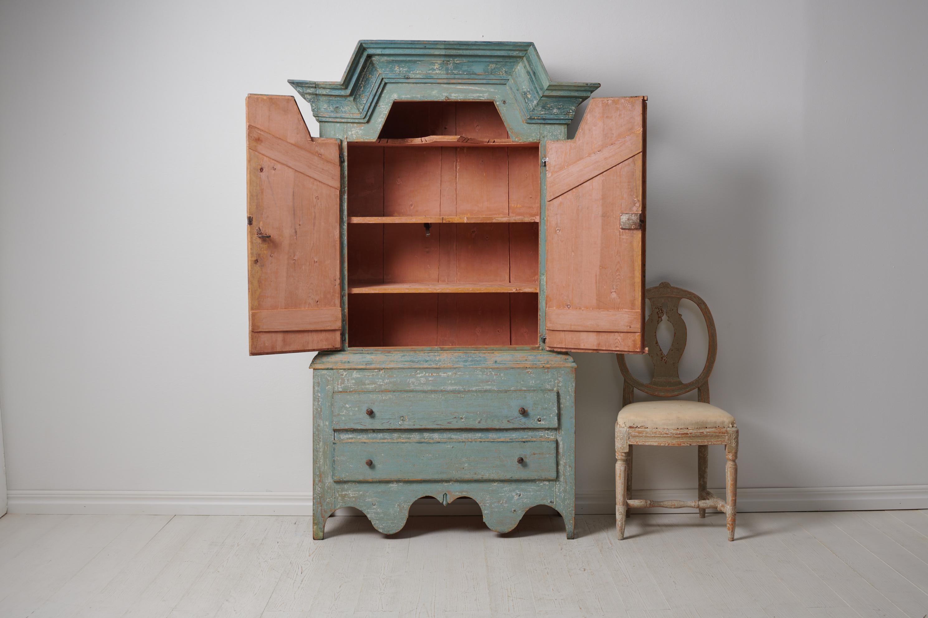 Antique Rare Swedish Blue Folk Art Cabinet  In Good Condition In Kramfors, SE