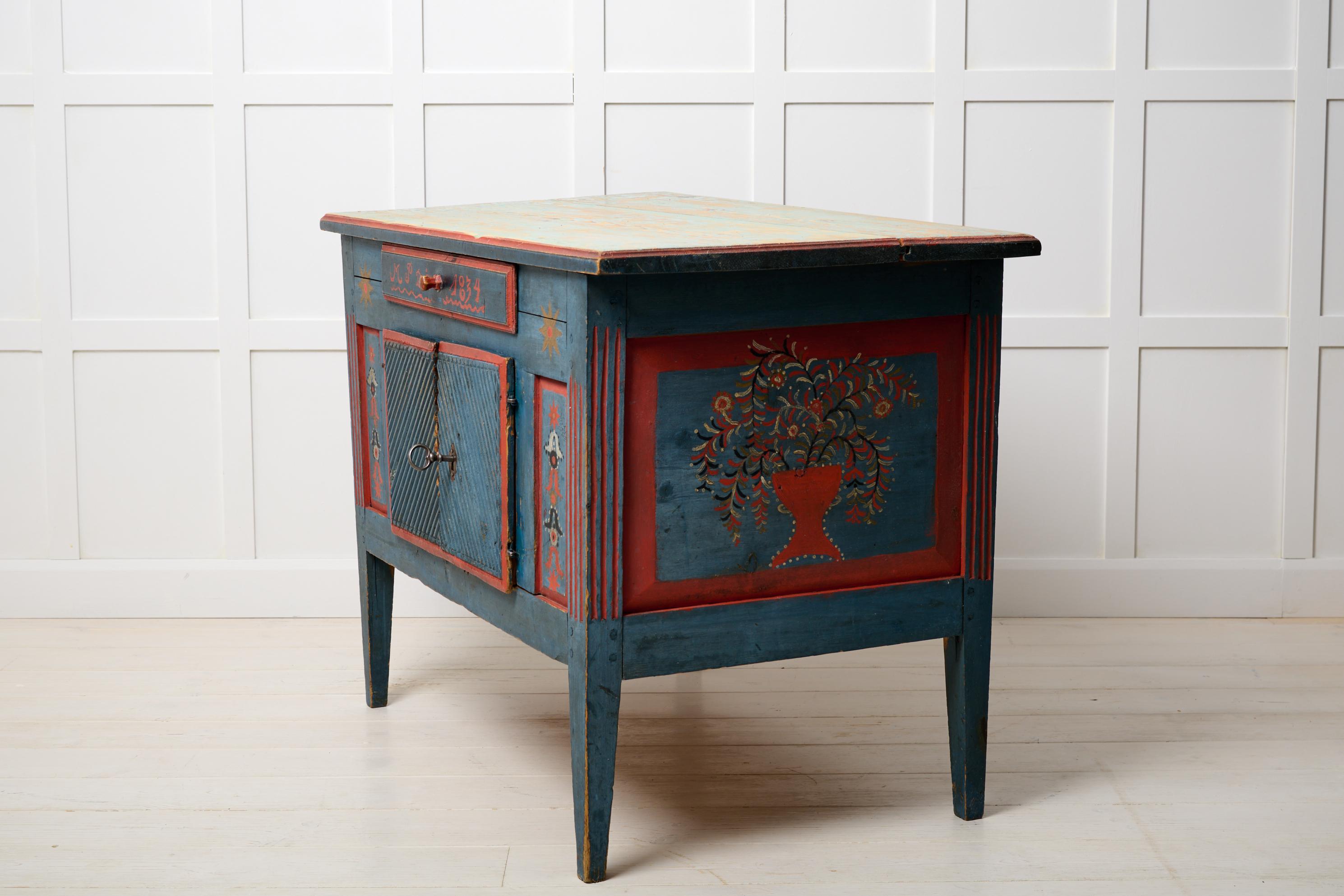 Antique Rare Swedish Sideboard, Unusually Low Gustavian Style Original Paint In Good Condition For Sale In Kramfors, SE