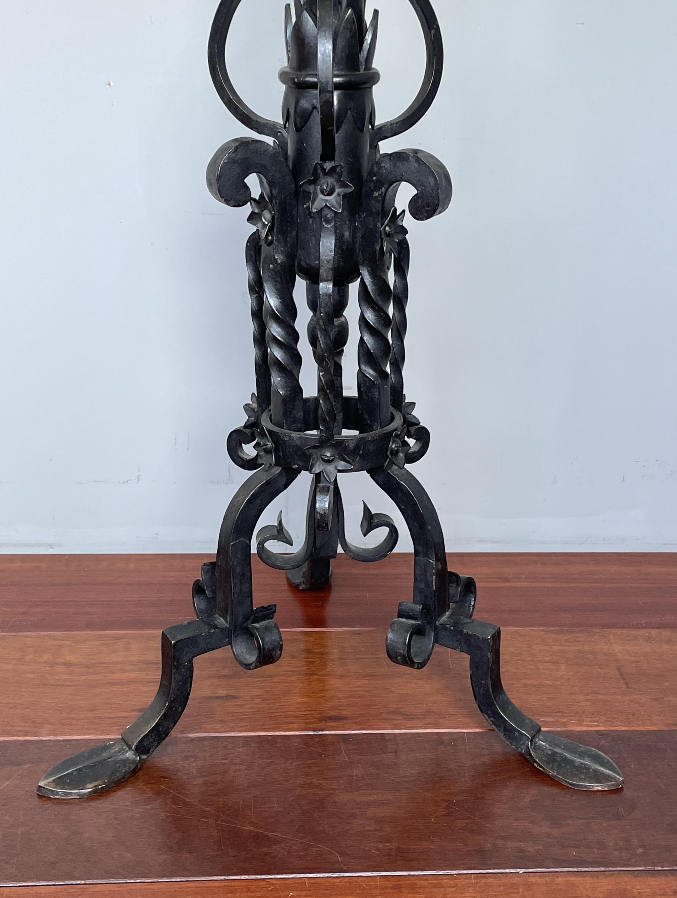 Antique & Rare, Wrought Iron Gothic Revival Floor Lectern / Bible and Book Stand In Good Condition For Sale In Lisse, NL