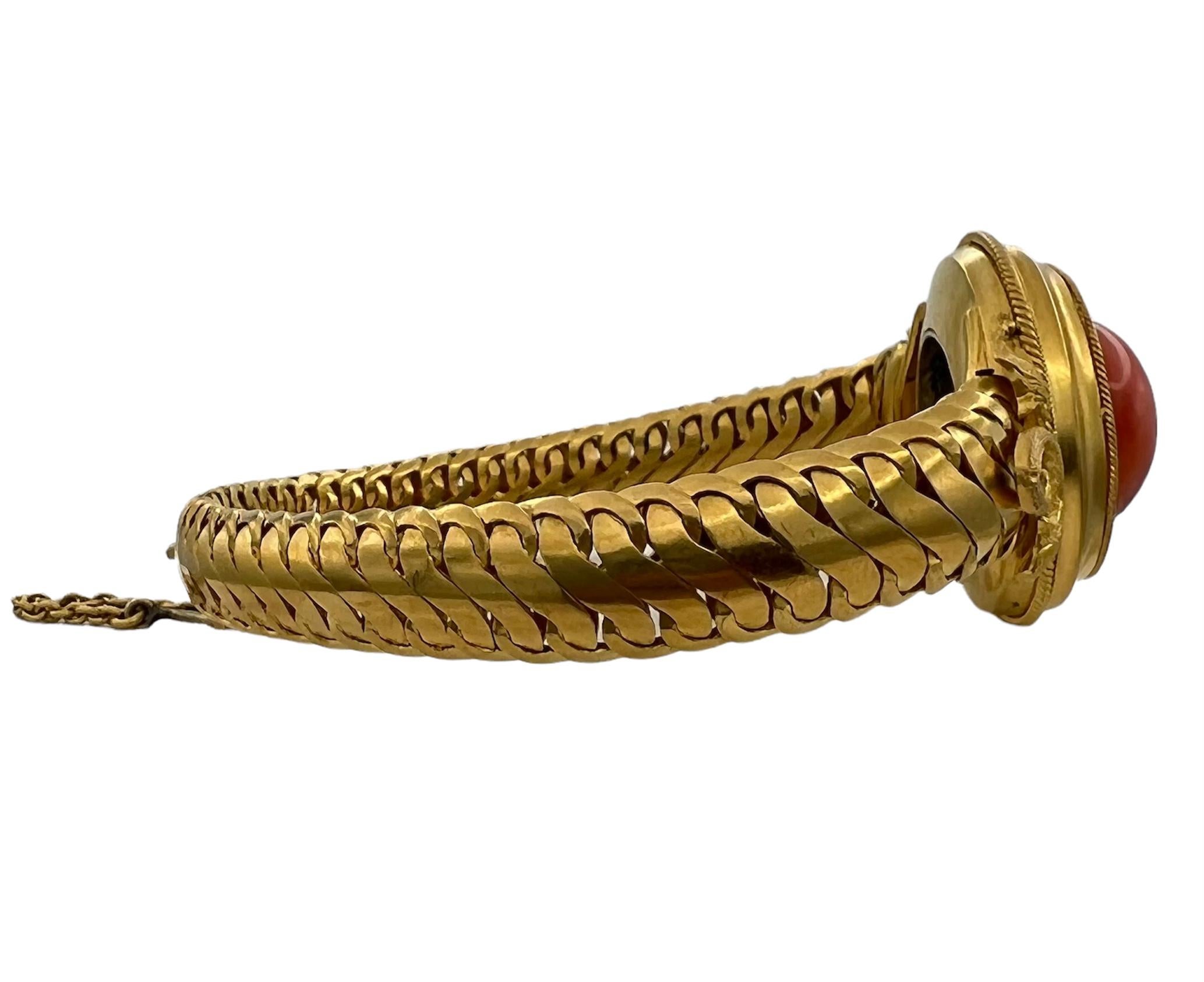 Antikes RD-Armband aus Koralle und 14K Gelbgold  im Zustand „Hervorragend“ in Beverly Hills, CA