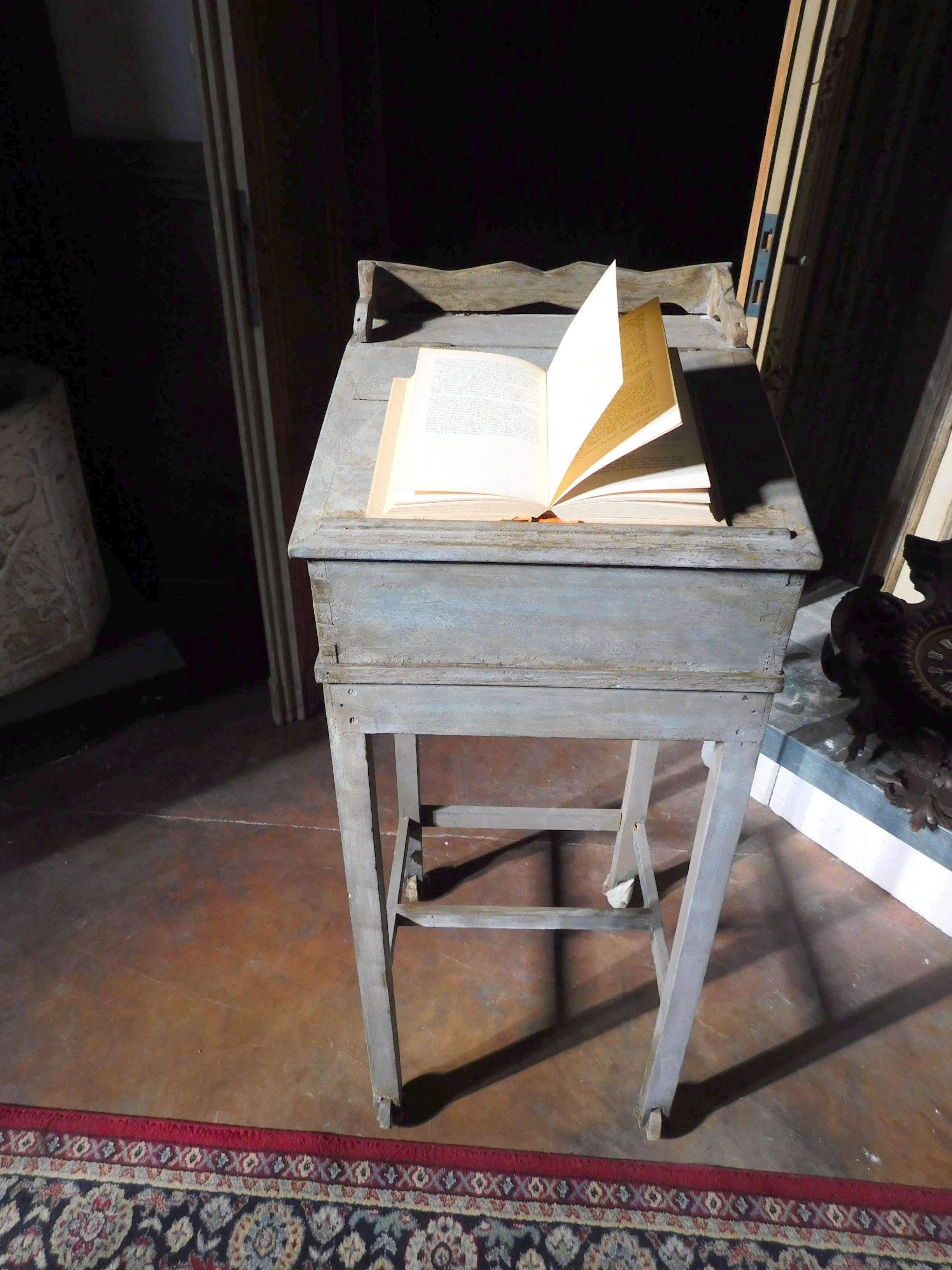 Antique Reading Desk Lectern in Gray Lacquered Wood, Inclined Drawer, 1900 Italy im Zustand „Gut“ in Cuneo, Italy (CN)