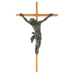 crucifix réaliste ancien en bois, France vers 1850