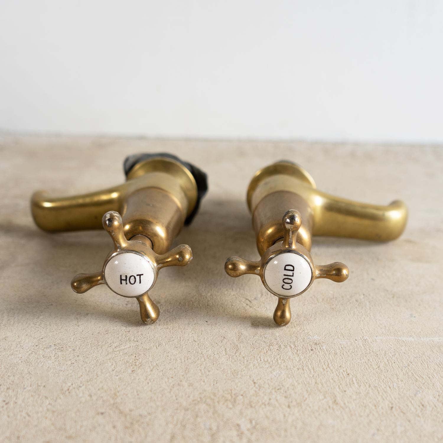 Antique Reclaimed Edwardian Brass & Porcelain Bath Taps By Fiddian, Early 20Th C For Sale 5
