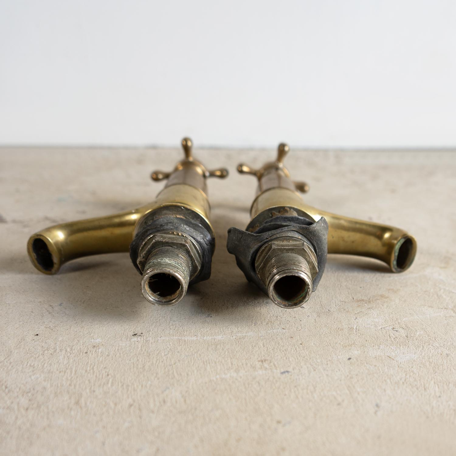 Antique Reclaimed Edwardian Brass & Porcelain Bath Taps By Fiddian, Early 20Th C For Sale 6