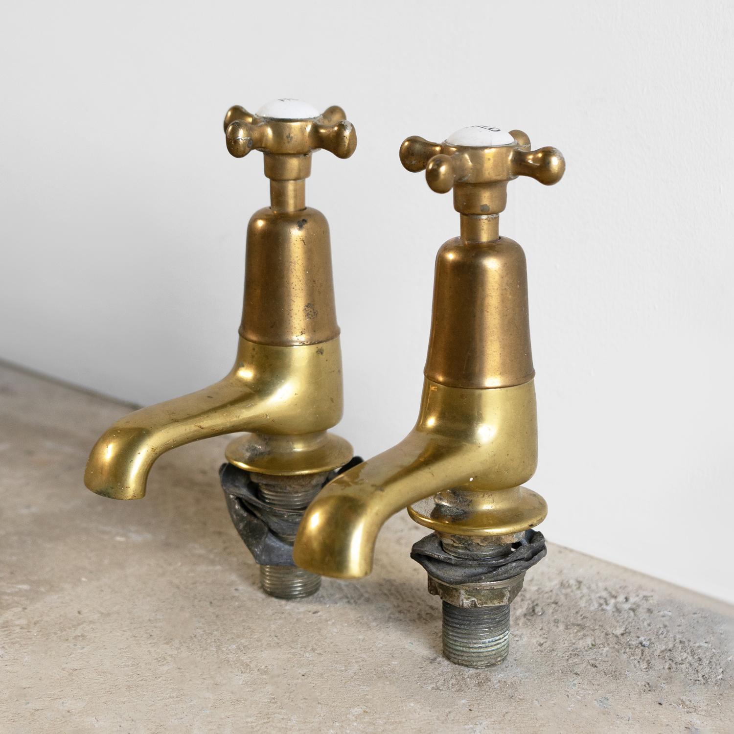 ANTIQUE BATH TAPS

A simple and timeless design made from heavy gauge brass, they are good quality and built to last.

Original porcelain inserts indicating ‘Hot’ and ‘Cold’.

Made by James Barwell Ltd. of Great Hampton Street, Birmingham under the