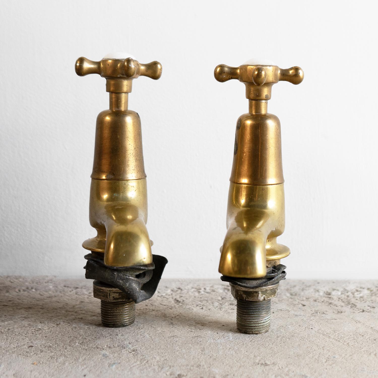 British Antique Reclaimed Edwardian Brass & Porcelain Bath Taps By Fiddian, Early 20Th C For Sale