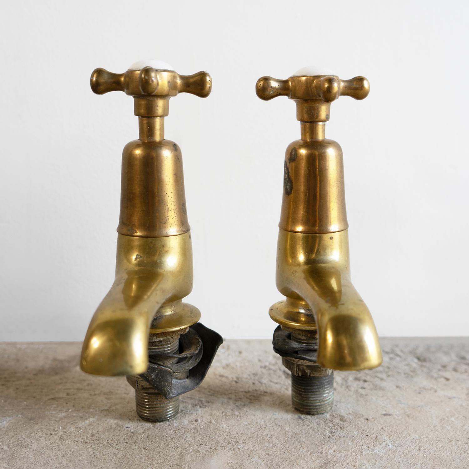 Antique Reclaimed Edwardian Brass & Porcelain Bath Taps By Fiddian, Early 20Th C In Good Condition For Sale In Bristol, GB