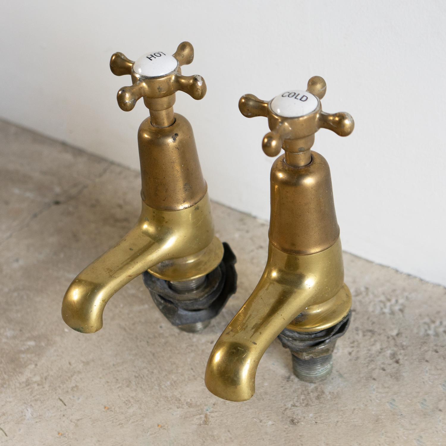 20th Century Antique Reclaimed Edwardian Brass & Porcelain Bath Taps By Fiddian, Early 20Th C For Sale