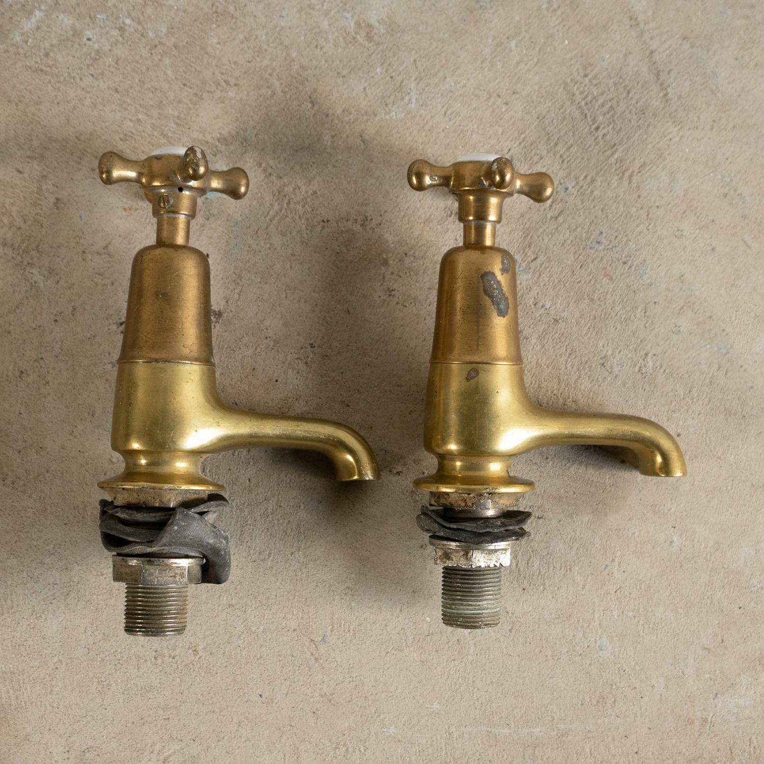 Antique Reclaimed Edwardian Brass & Porcelain Bath Taps By Fiddian, Early 20Th C For Sale 2