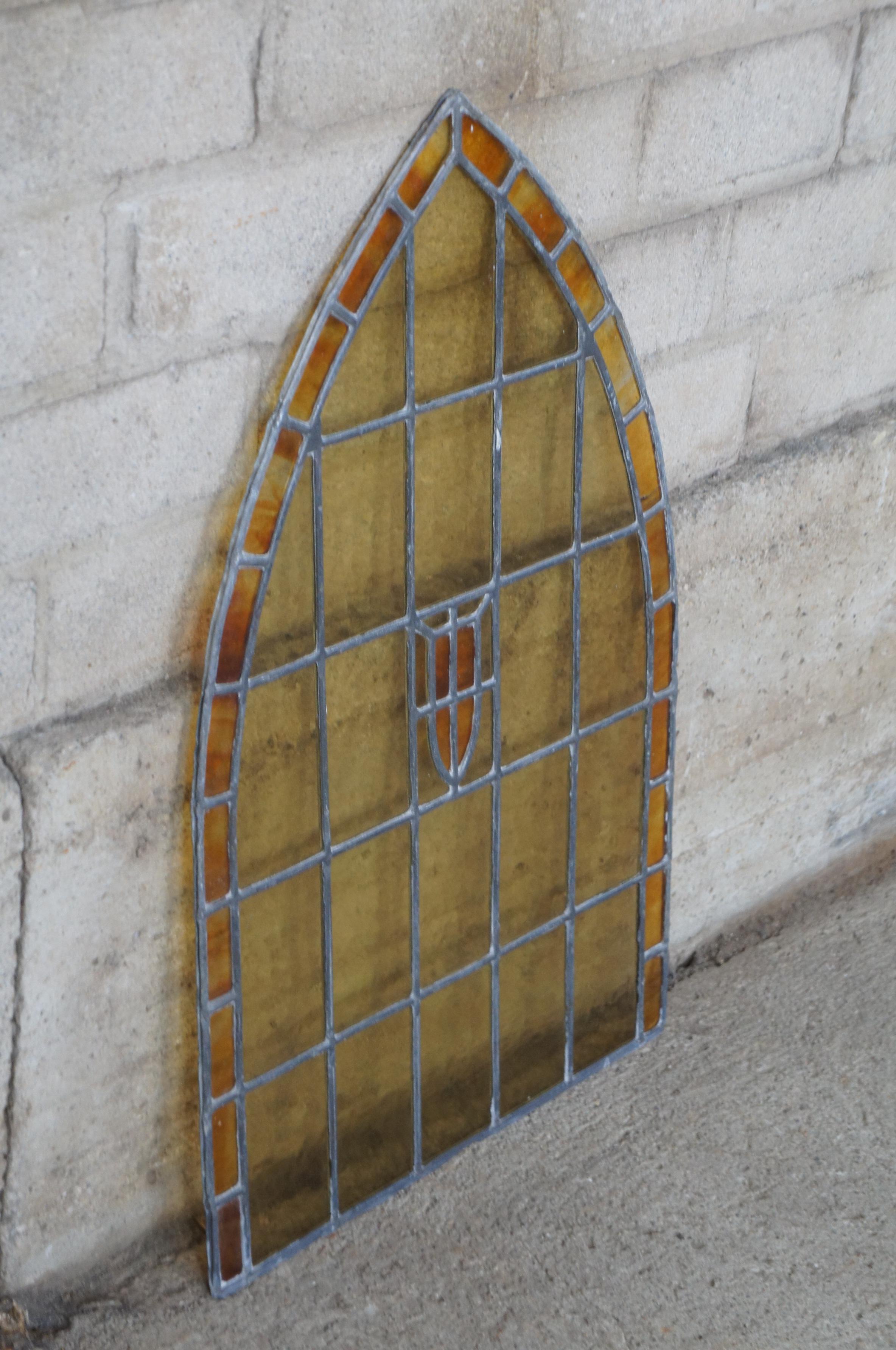 Antique Reclaimed Gothic Victorian Arched Stained Leaded Slag Glass Window In Good Condition In Dayton, OH