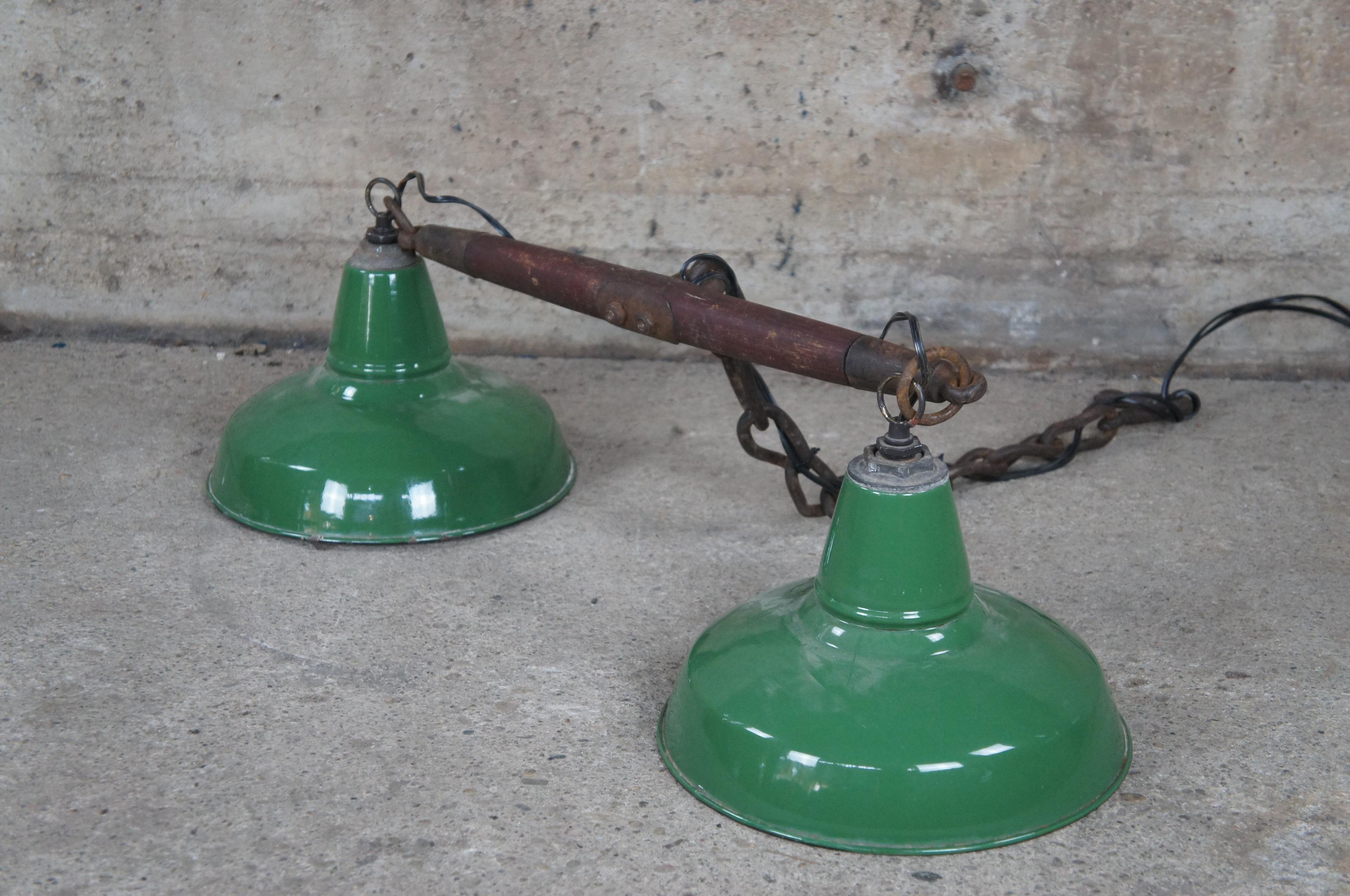 Antike, aufgearbeitete, grüne, emaillierte Industrie-Pendelleuchte POOL Light, Pferd Yoke (20. Jahrhundert) im Angebot