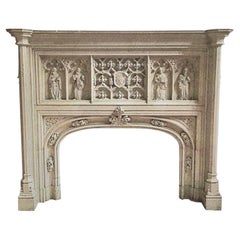Cheminée ancienne néo-gothique en marbre fauve sculpté