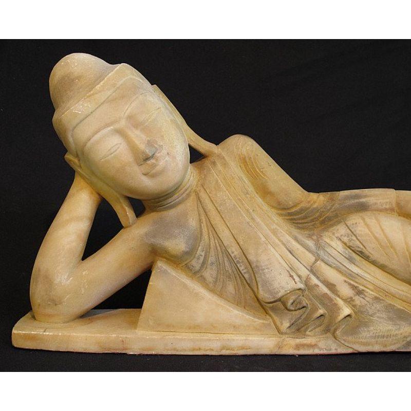 Material: marble
28,5 cm high 
62,5 cm long
Weight: 11.8 kgs
Shan (Tai Yai) style
Originating from Burma
18th century

