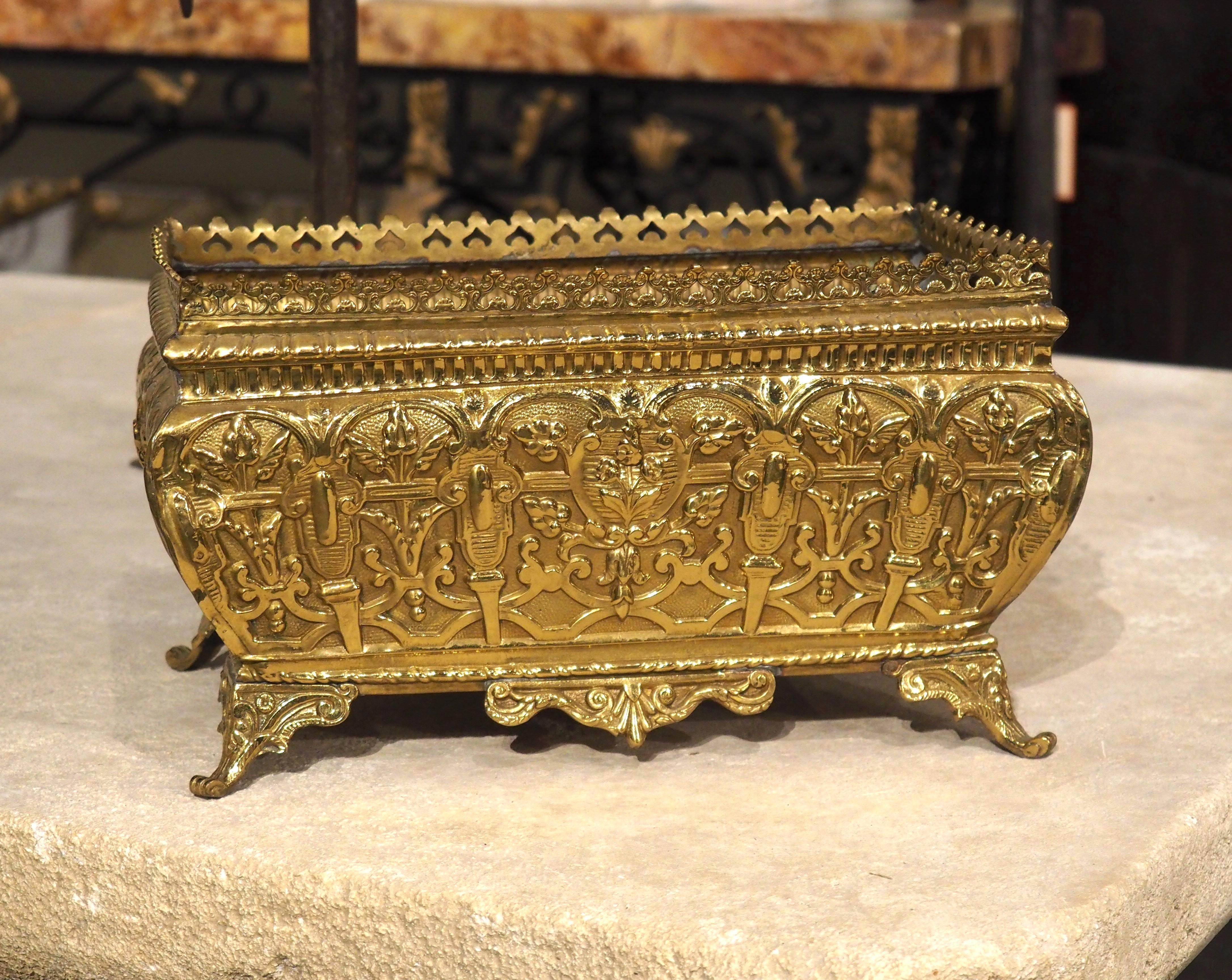 The hammered details (accomplished by the metalworking technique known as repousse) of this rectangular gilt brass jardiniere are quite exceptional. Performed by a master-level metalworker in France during the 1800s, the motifs feature a repeating