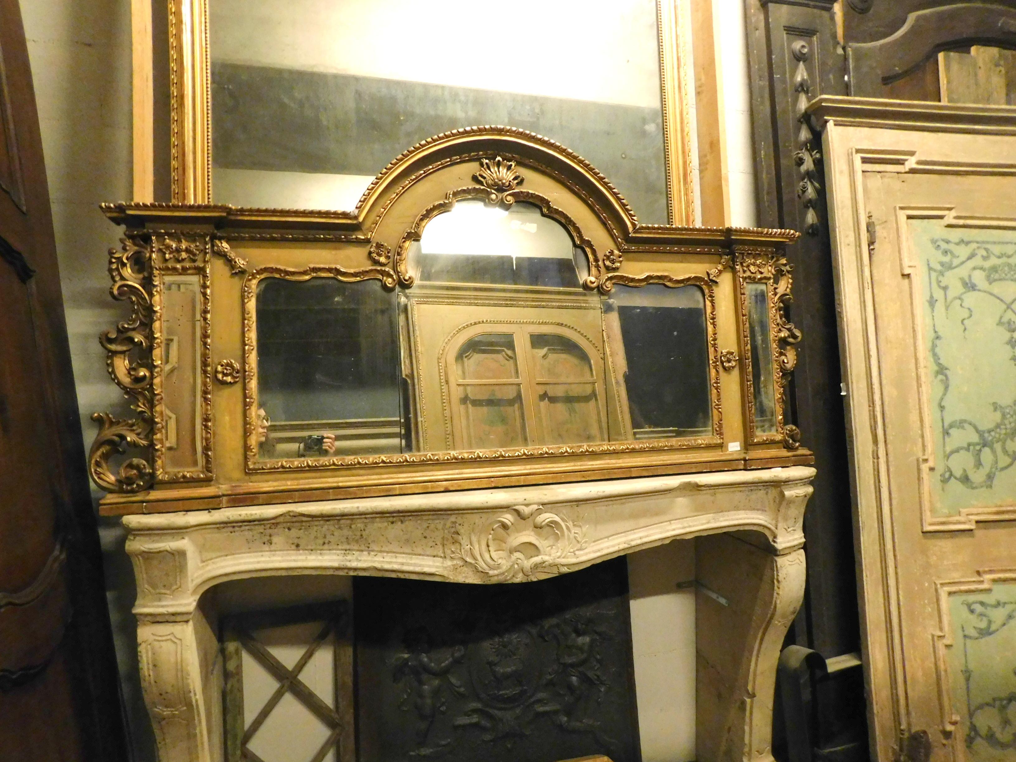 Italian Antique Rectangular Lacquered Gilded Mirror, Carved with Flowers, '900 Italy For Sale