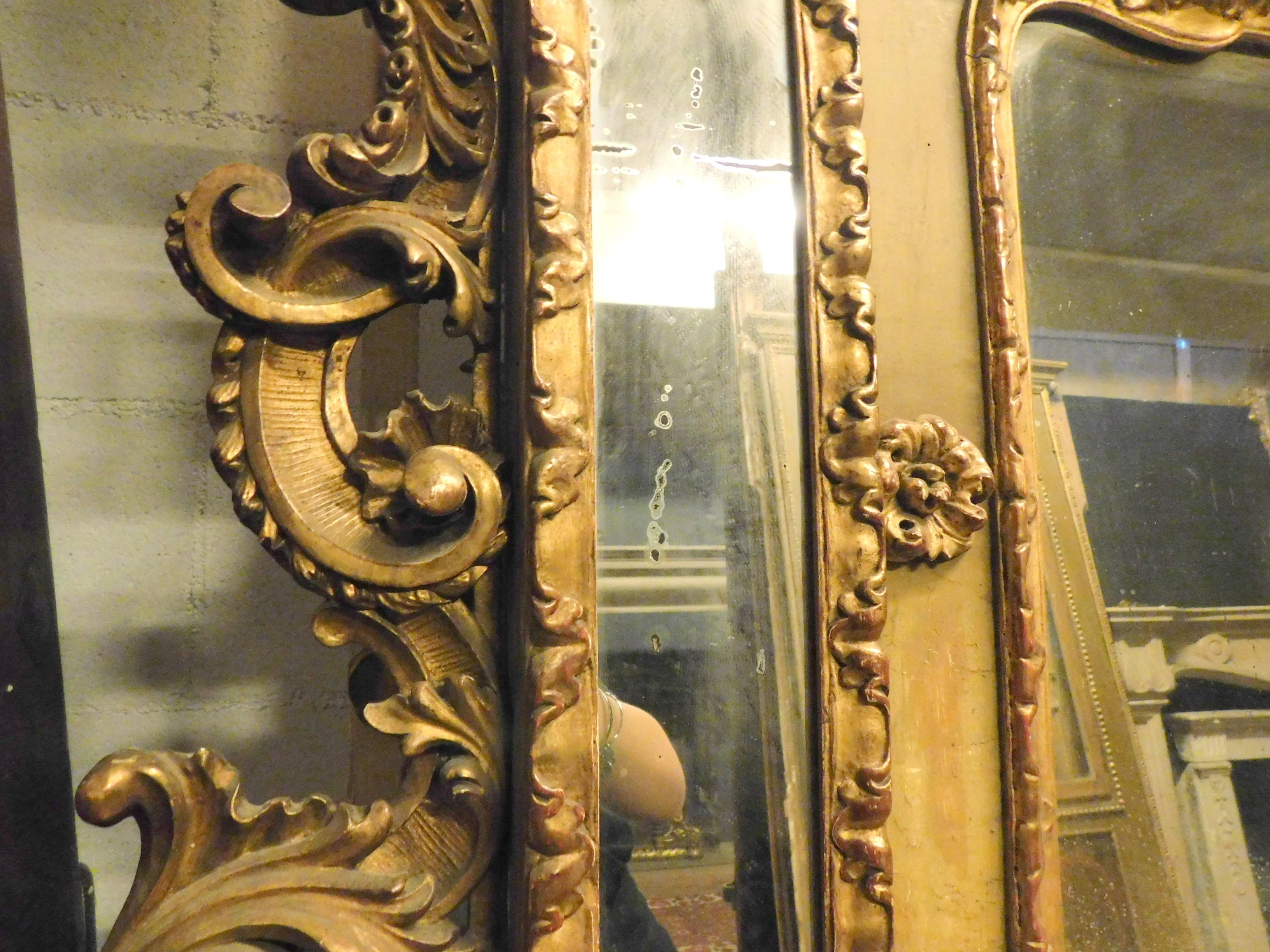 Hand-Carved Antique Rectangular Lacquered Gilded Mirror, Carved with Flowers, '900 Italy For Sale