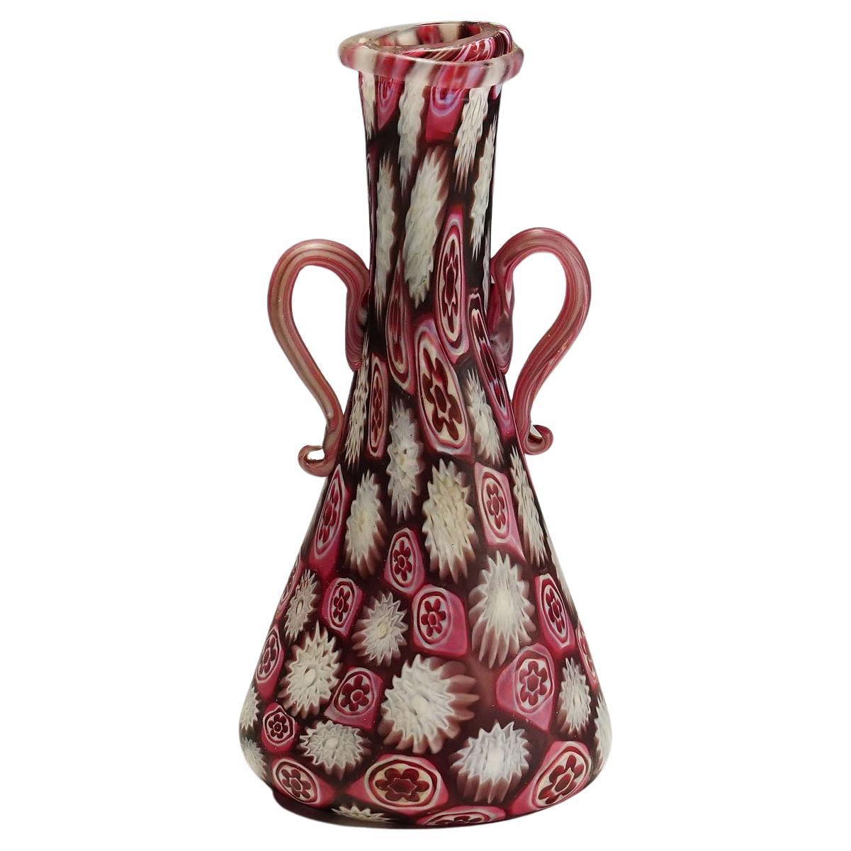 Antike rote und weiße Fratelli Toso Millefiori-Vase, Murano, um 1910