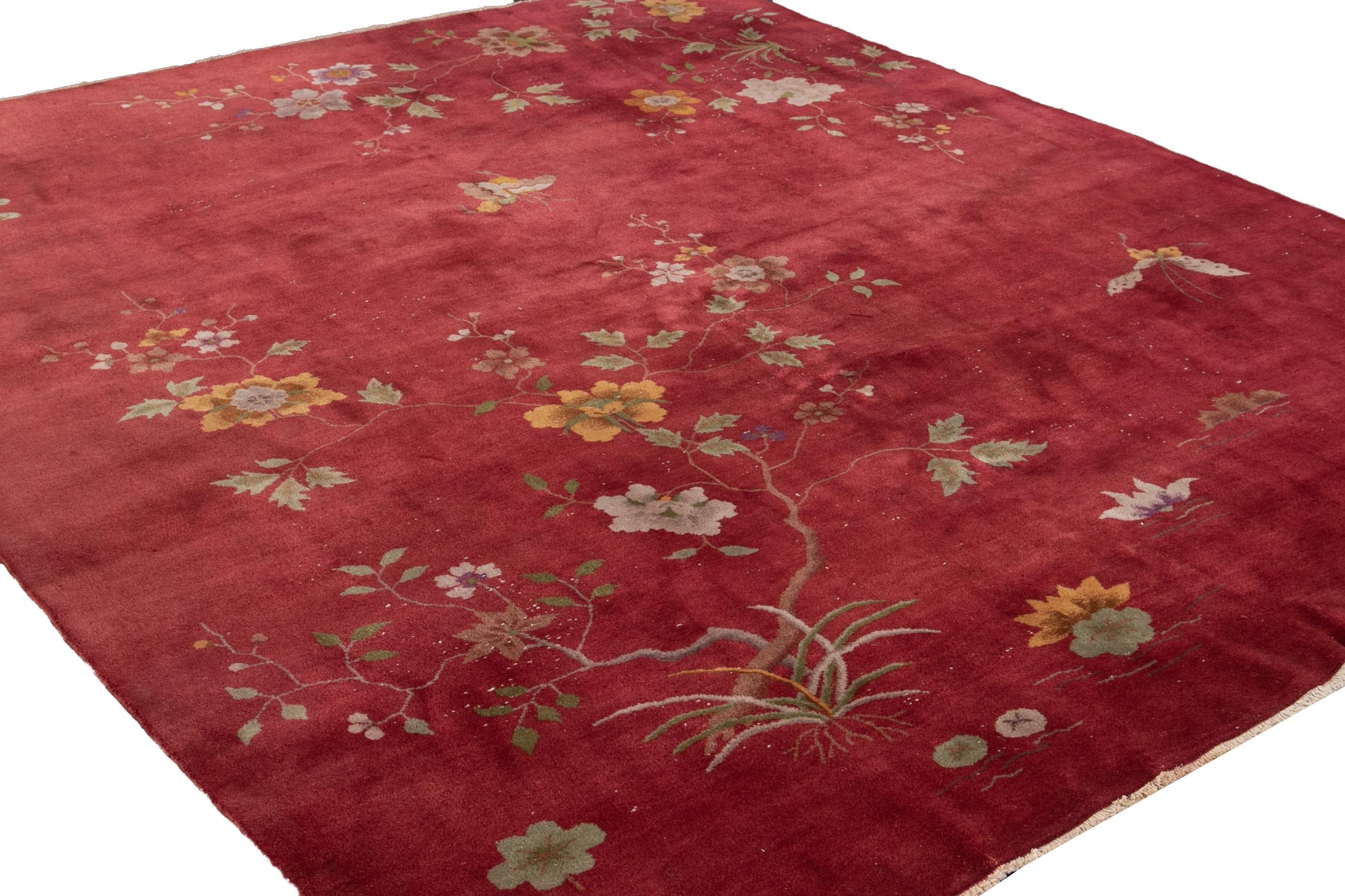 Antique Red Art Deco Chinese Handmade Wool Rug For Sale 3