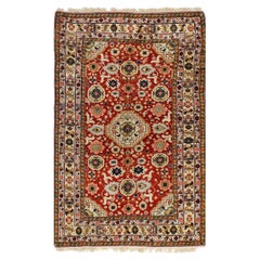 Tapis rouge, beige et bleu
