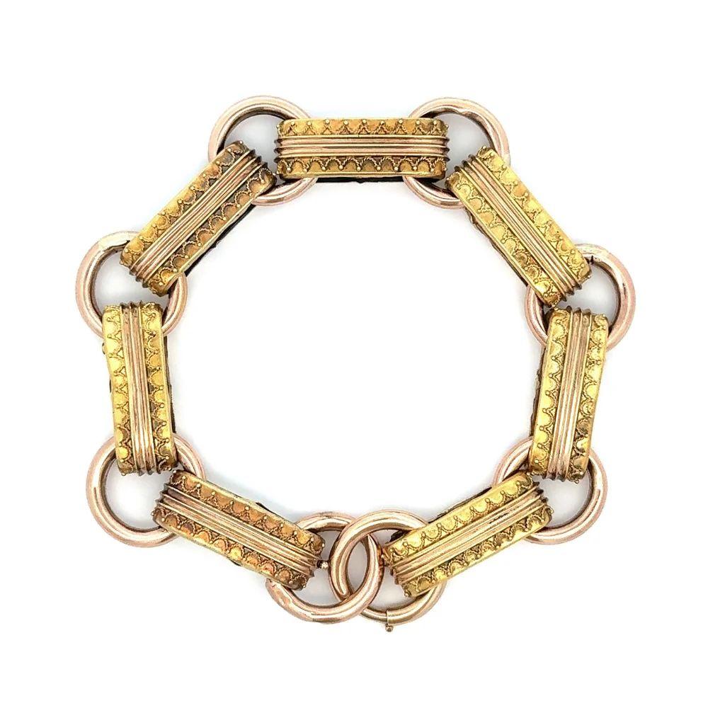 Tout simplement magnifique ! Elegant et finement détaillé, ce bracelet victorien à maillons d'or en forme de barres de granulation et de cercles est l'œuvre d'Oscar. Magnifiquement réalisé à la main en or jaune 15 carats. Mesurant environ 8,5