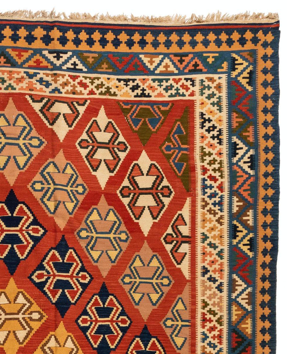 Antiker roter kaukasischer geometrischer Kilim-Teppich:: ca. 1940er Jahre 6::10 x 10::5 ft. (Kelim) im Angebot
