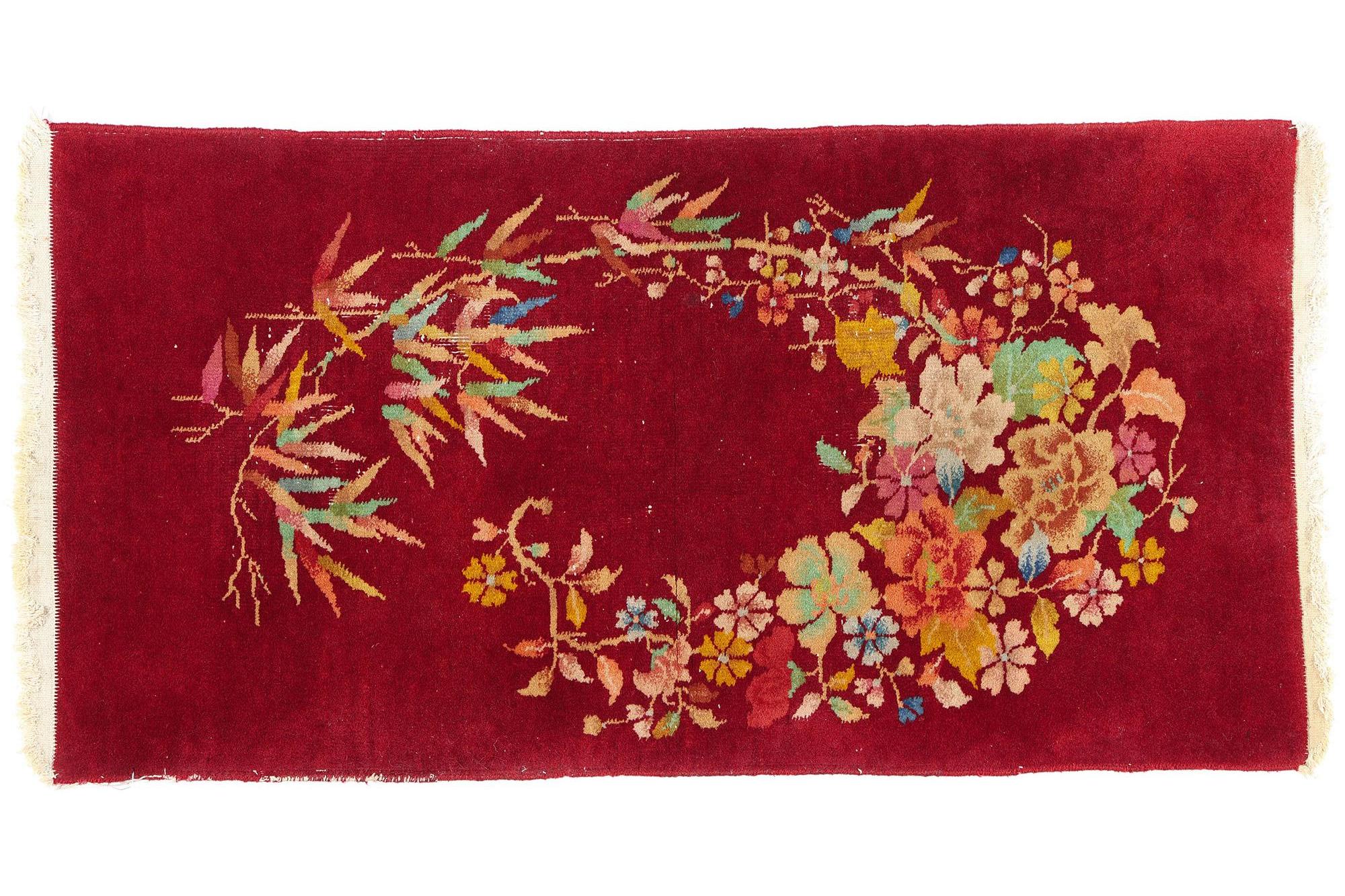 Antiker roter chinesischer Art-Déco-Teppich, Maximalistischer Stil trifft auf sinnliche Dekadenz im Angebot 2