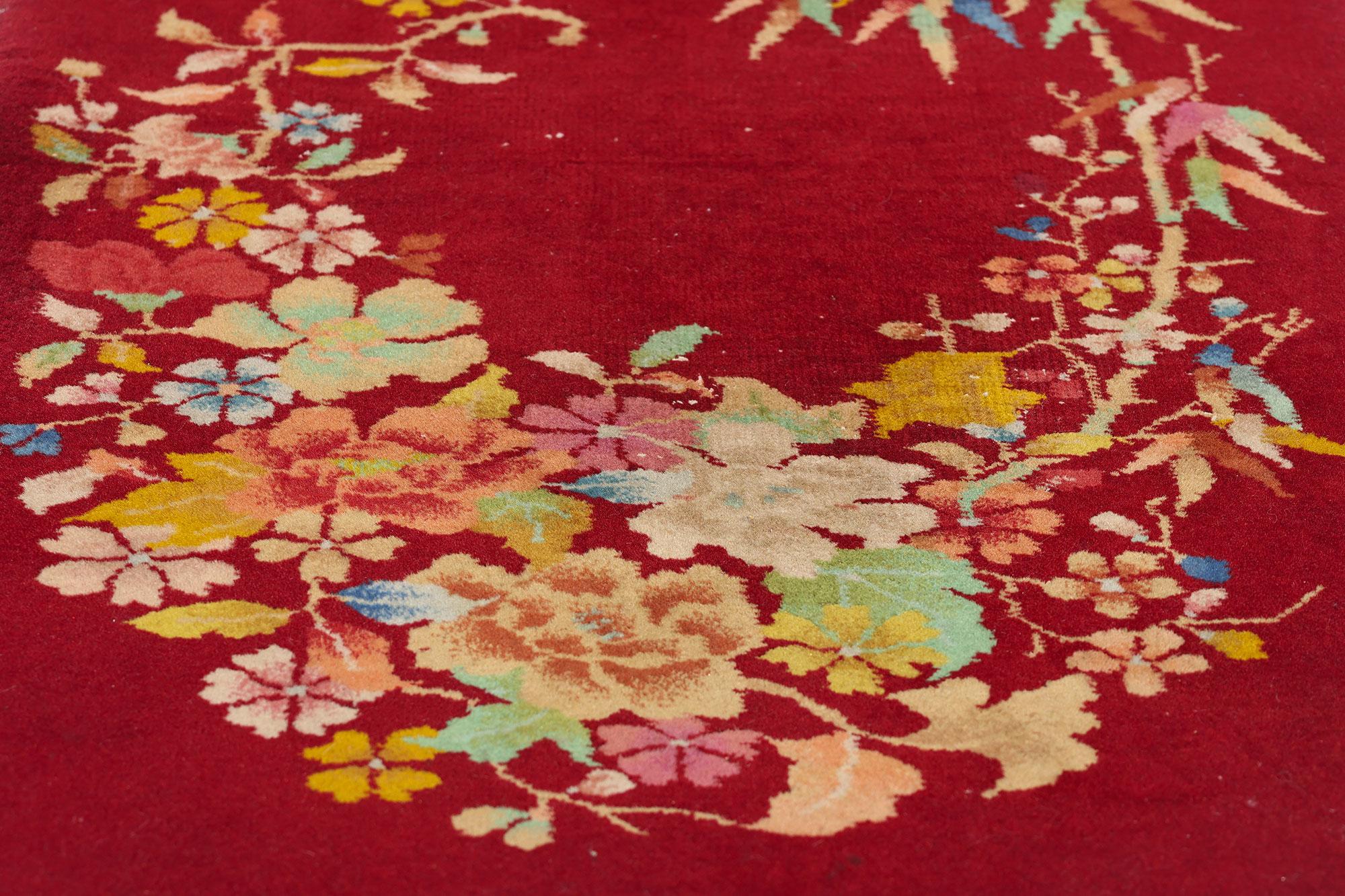 Noué à la main Tapis Art Déco chinois rouge ancien, style Maximaliste rencontre une décadence inhabituelle en vente